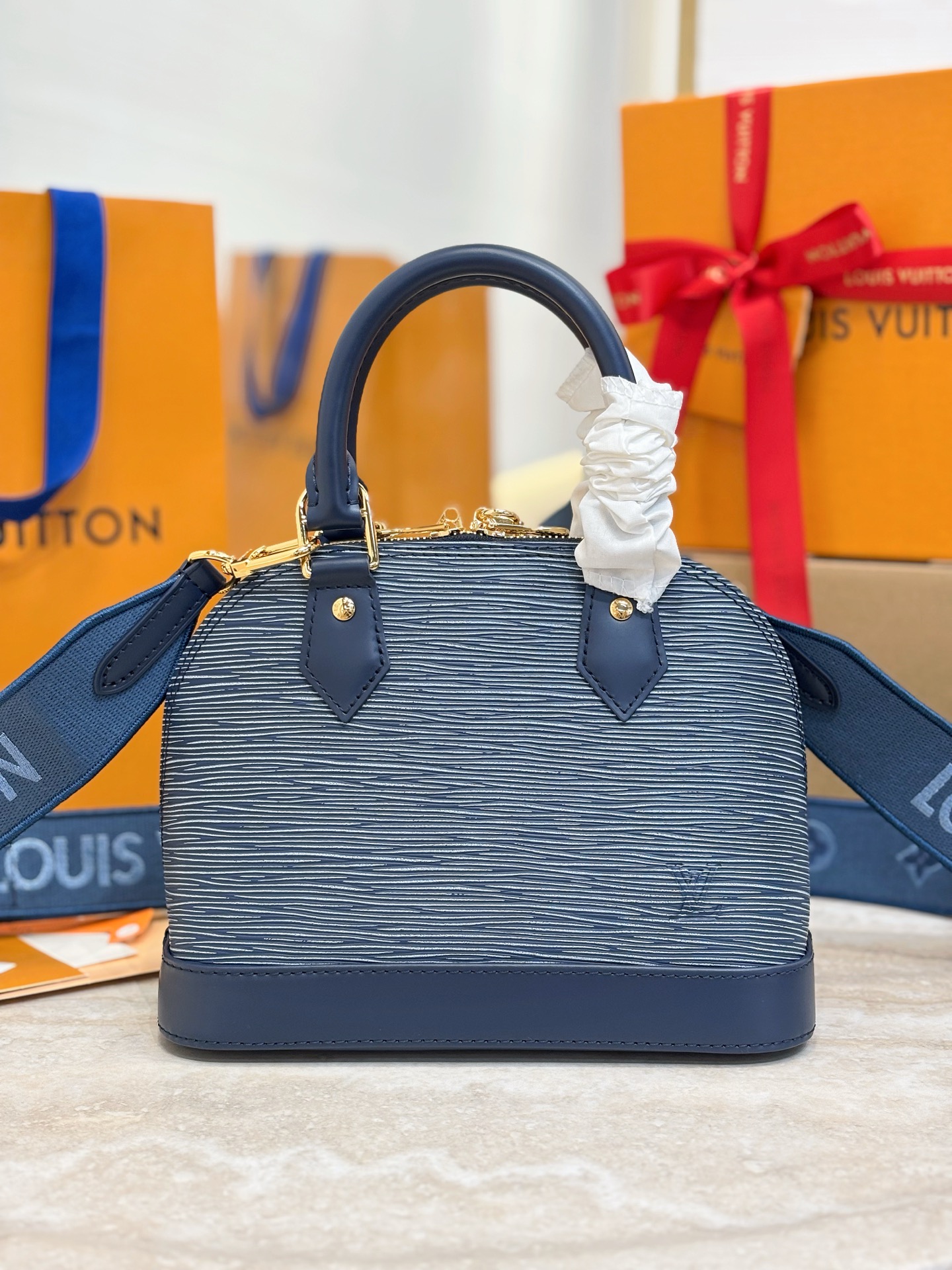 LOUIS VUITTON Женская сумка Alma BB M14853 LOUIS VUITTON Женская сумка Alma BB M14853