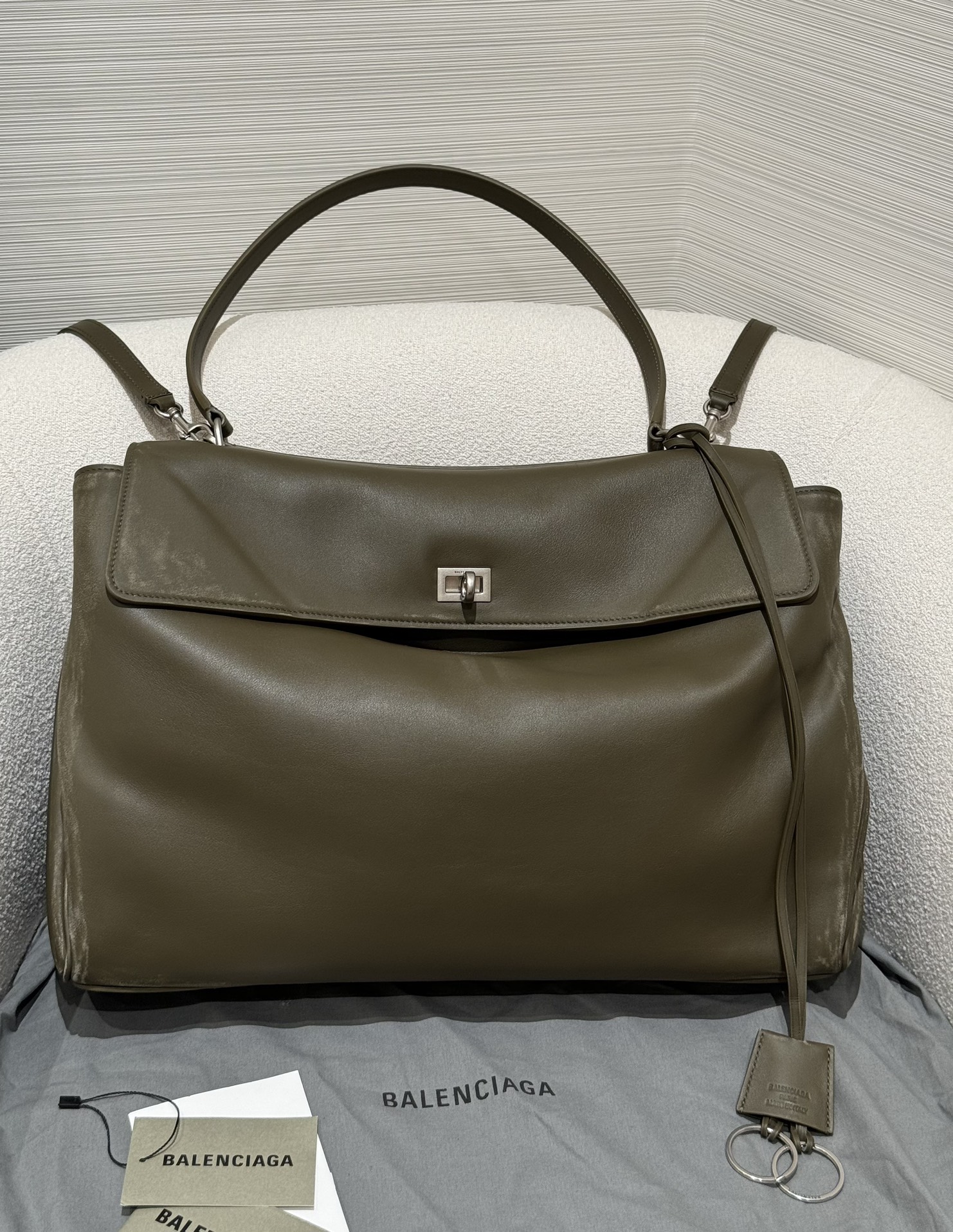 BALENCIAGA Женская сумка Rodeo хаки