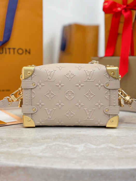 LOUIS VUITTON Женская сумка Side Trunk PM M14571