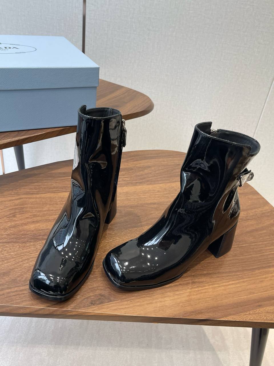 PRADA Женские ботильоны из коровьей кожи  PRADA Женские ботильоны из коровьей кожи