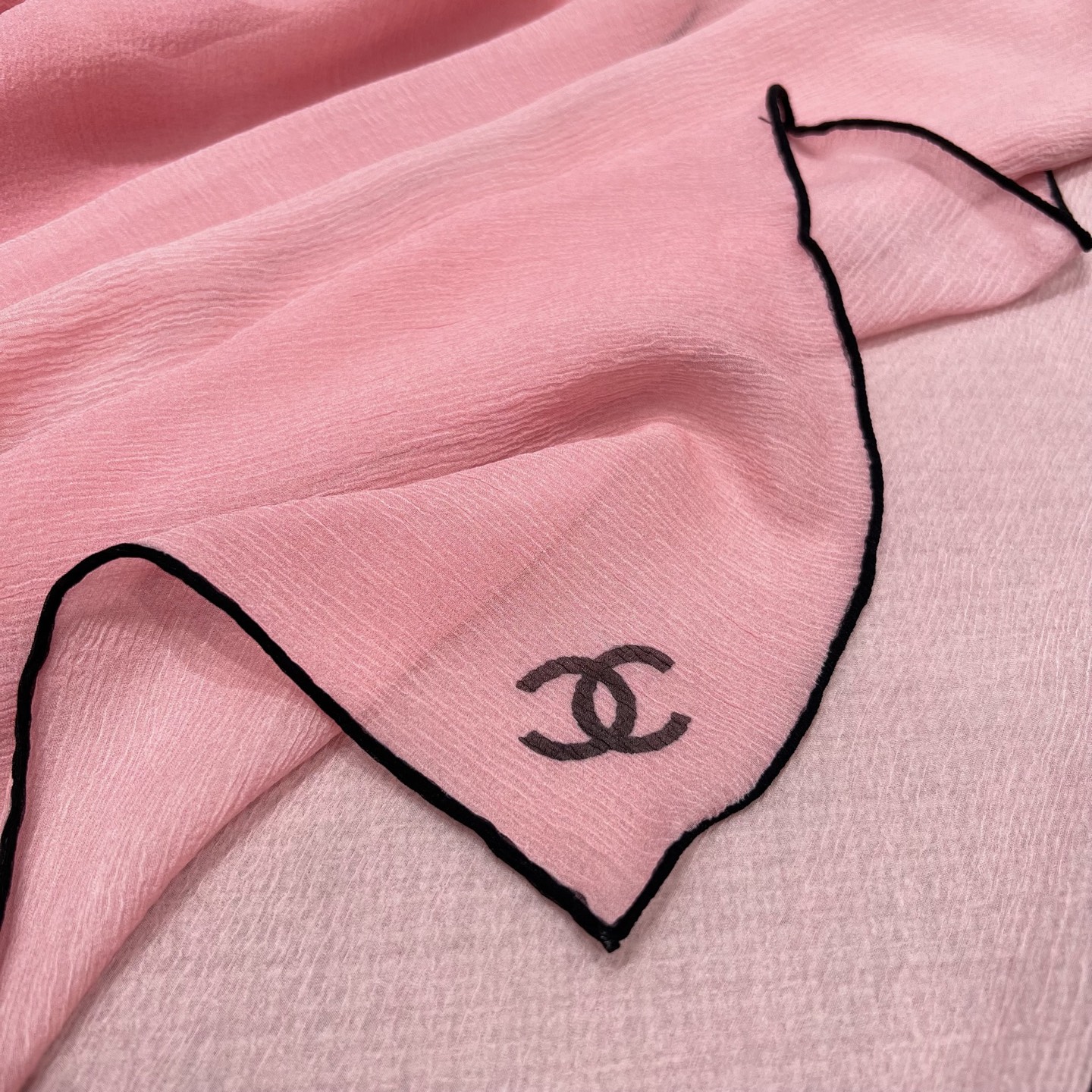 CHANEL Женский платок шёлк