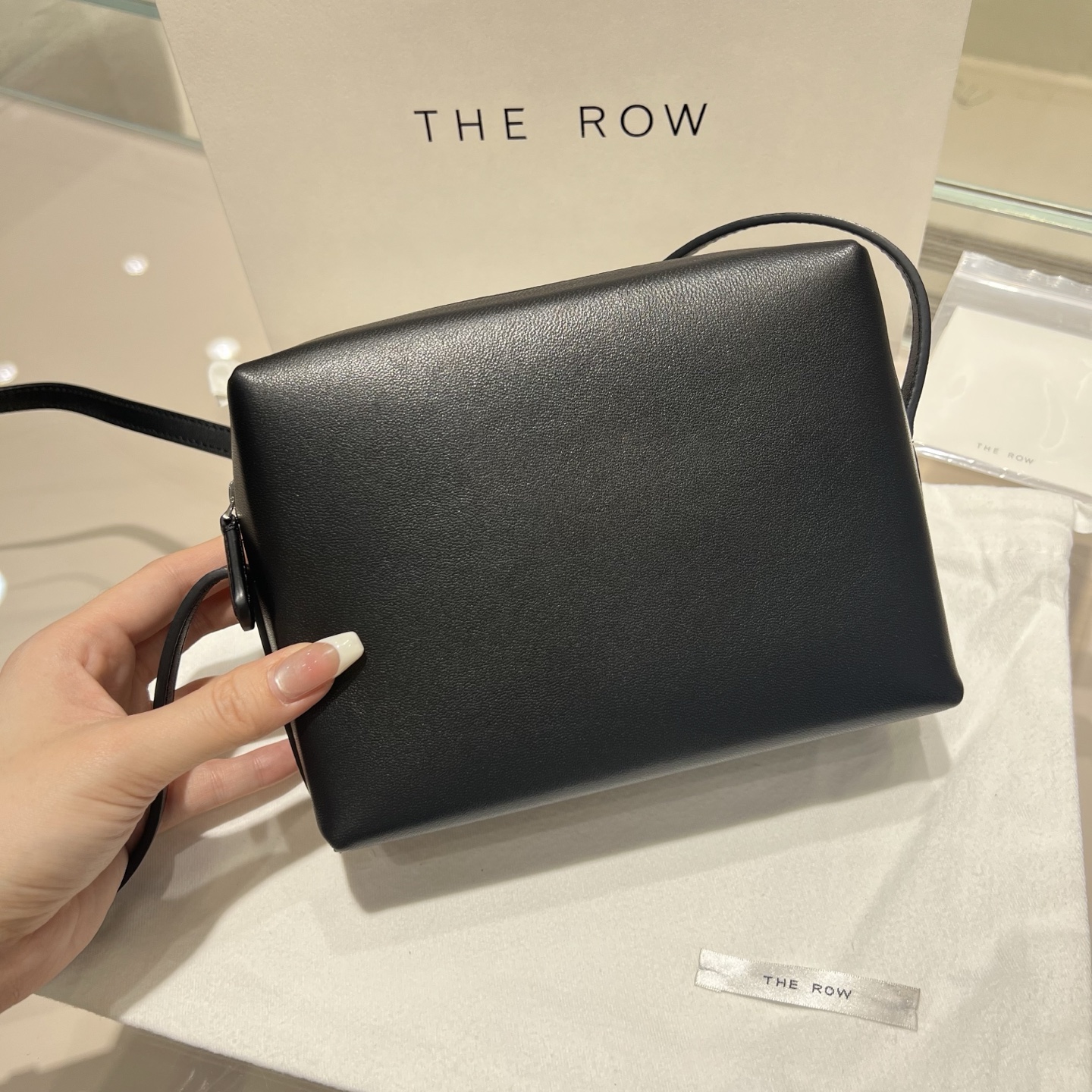 THE ROW Женская сумка Regent crossbody THE ROW Женская сумка Regent crossbody