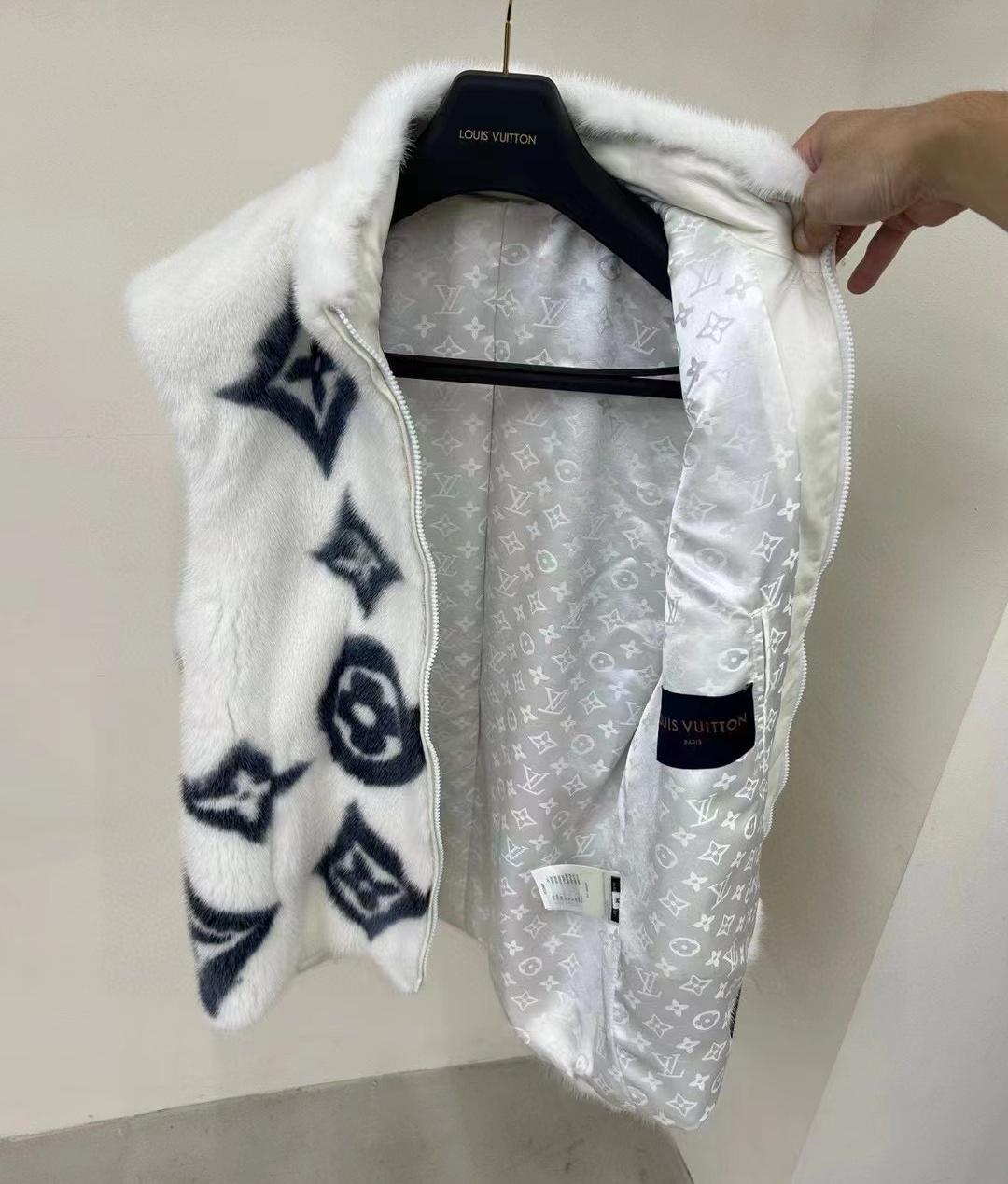 LOUIS VUITTON Мужской жилет из меха норки LOUIS VUITTON Мужской жилет из меха норки