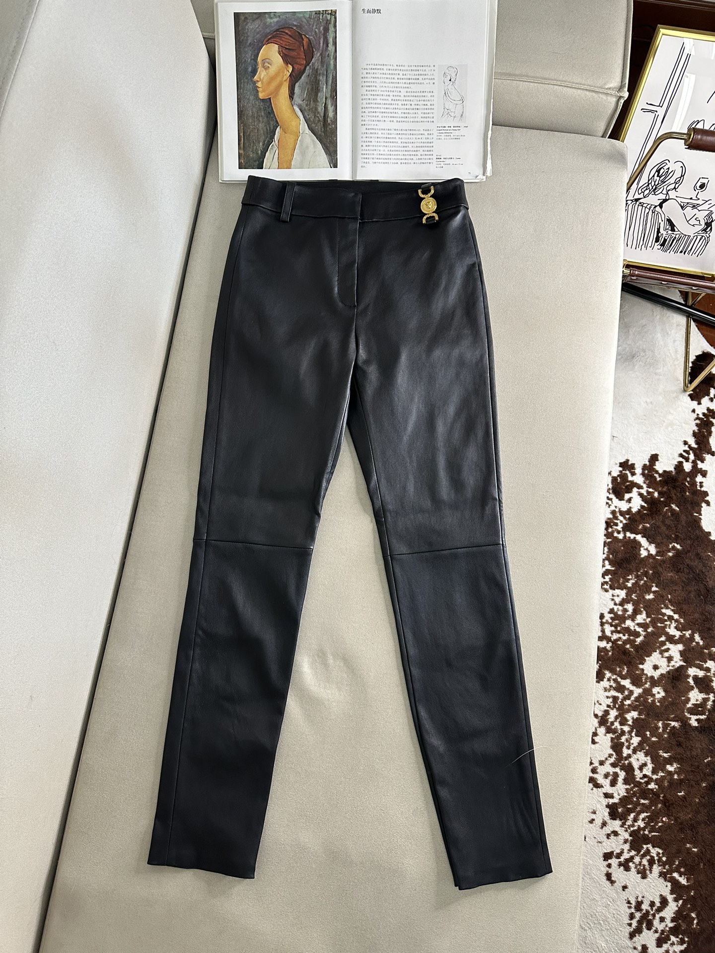 VERSACE Женские кожаные брюки