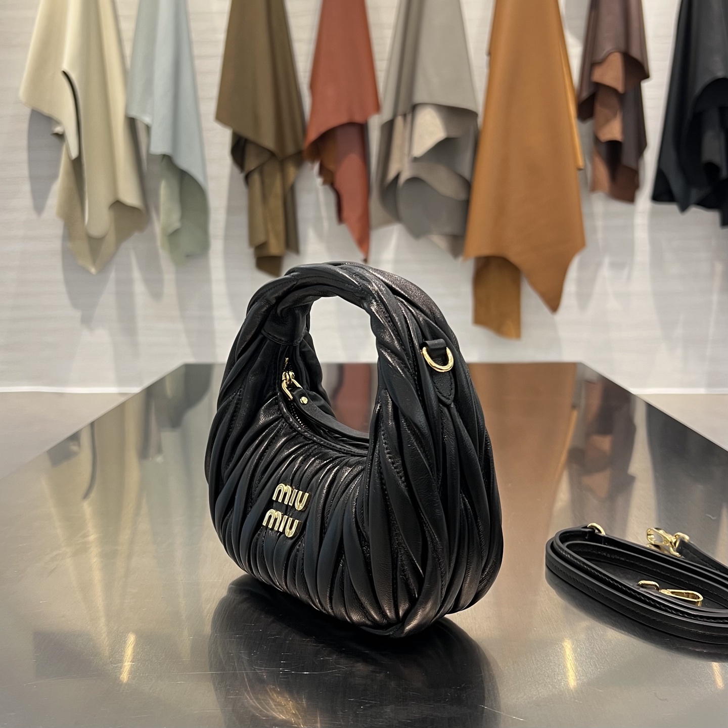 MIU MIU Женская сумка Wander hobo mini 