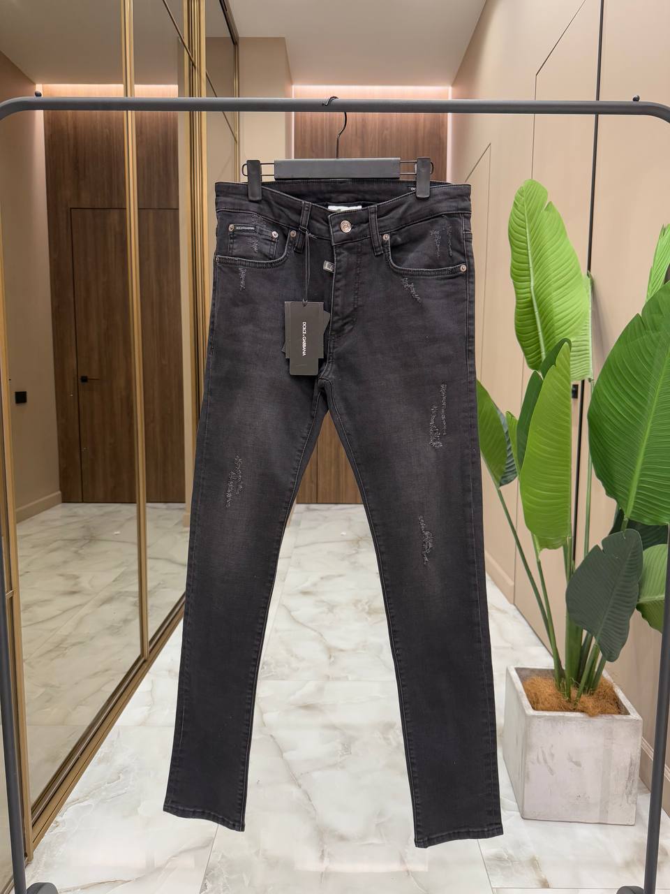 DOLCE & GABBANA Мужские джинсы с пластиной DOLCE & GABBANA Мужские джинсы с пластиной