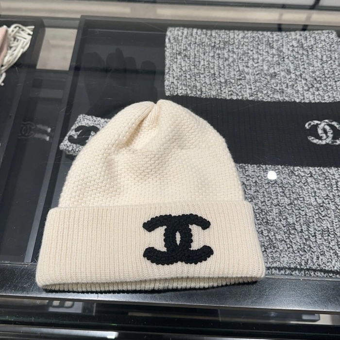 CHANEL Шапка из кашемира с логотипом