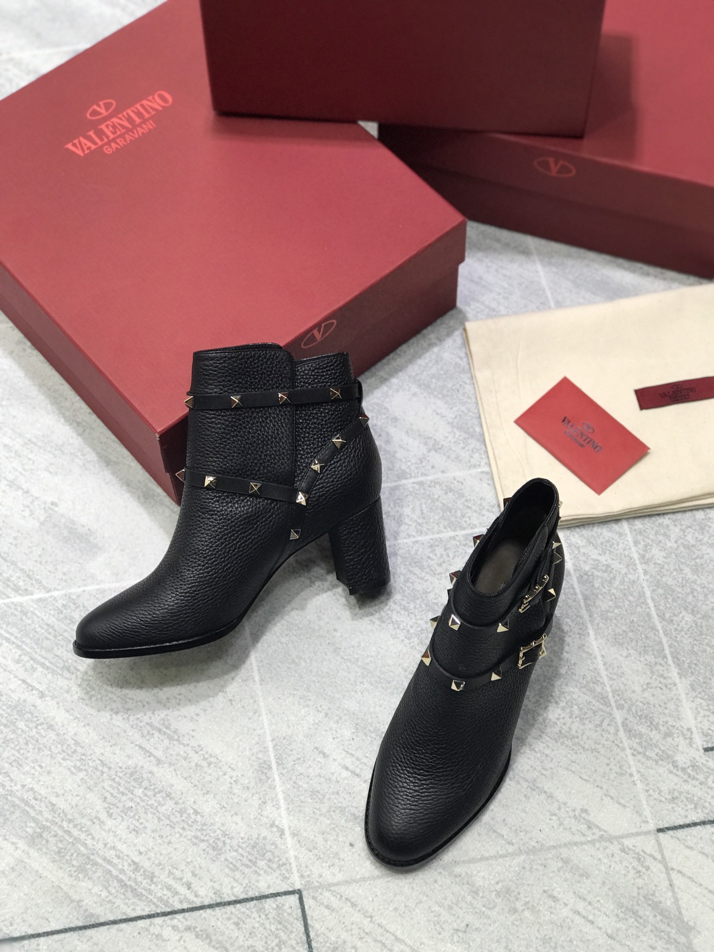 VALENTINO Женские ботильоны на среднем каблуке VALENTINO Женские ботильоны на среднем каблуке
