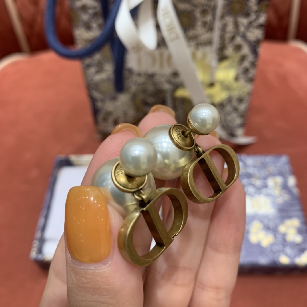 CHRISTIAN DIOR Женские серьги с жемчугом CHRISTIAN DIOR Женские серьги с жемчугом