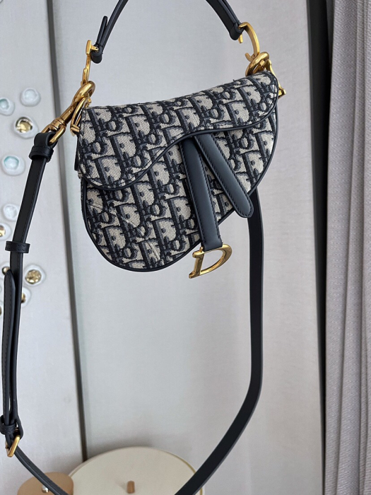 CHRISTIAN DIOR Женская сумка Saddle Oblique mini