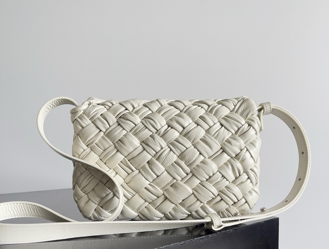 BOTTEGA VENETA Сумка Rumple Messenger кожа Small BOTTEGA VENETA Сумка Rumple Messenger кожа Small