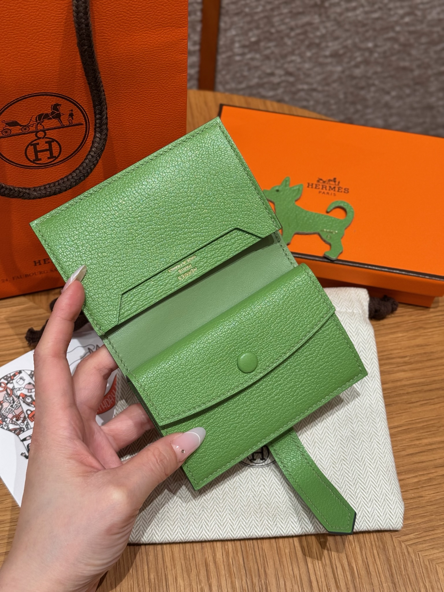 HERMES Кошелёк Bearn 10 см 3i/Vert Criquent Chèvre HERMES Кошелёк Bearn 10 см 3i/Vert Criquent Chèvre