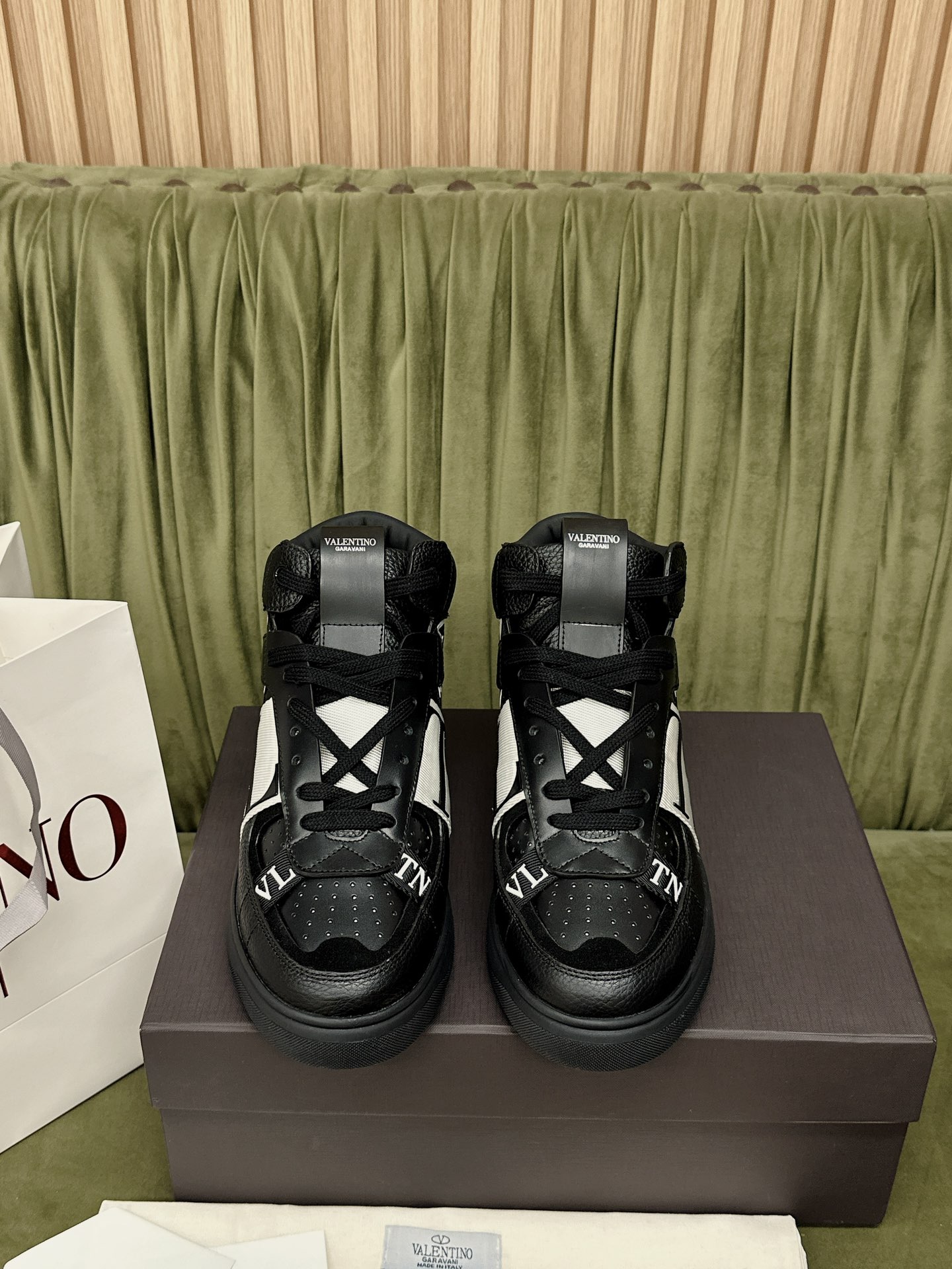 VALENTINO Мужские высокие кроссовки VL7N