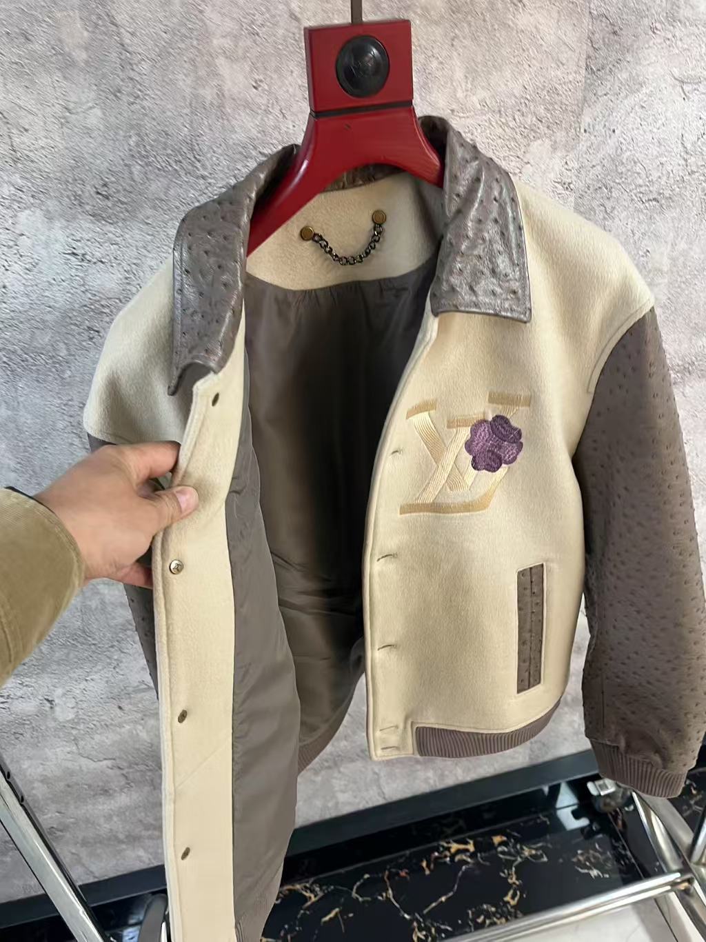 LOUIS VUITTON Мужская куртка из замши и кожи страуса LOUIS VUITTON Мужская куртка из замши и кожи страуса