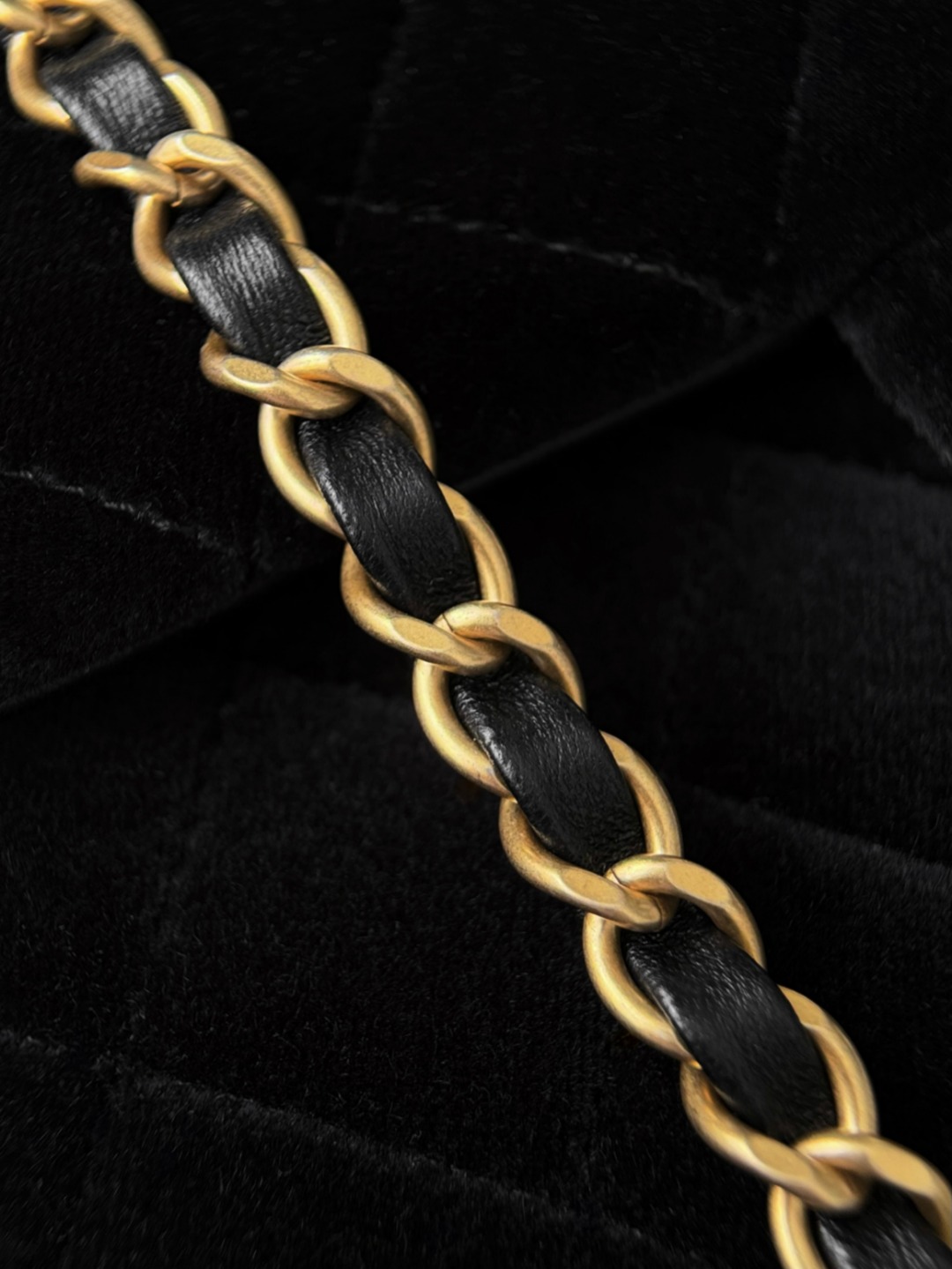 CHANEL Женская сумка 25k из черного бархата CHANEL Женская сумка 25k из черного бархата