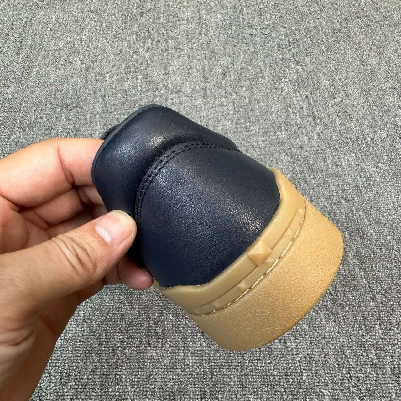 VALENTINO Мужские кроссовки из телячьей кожи 