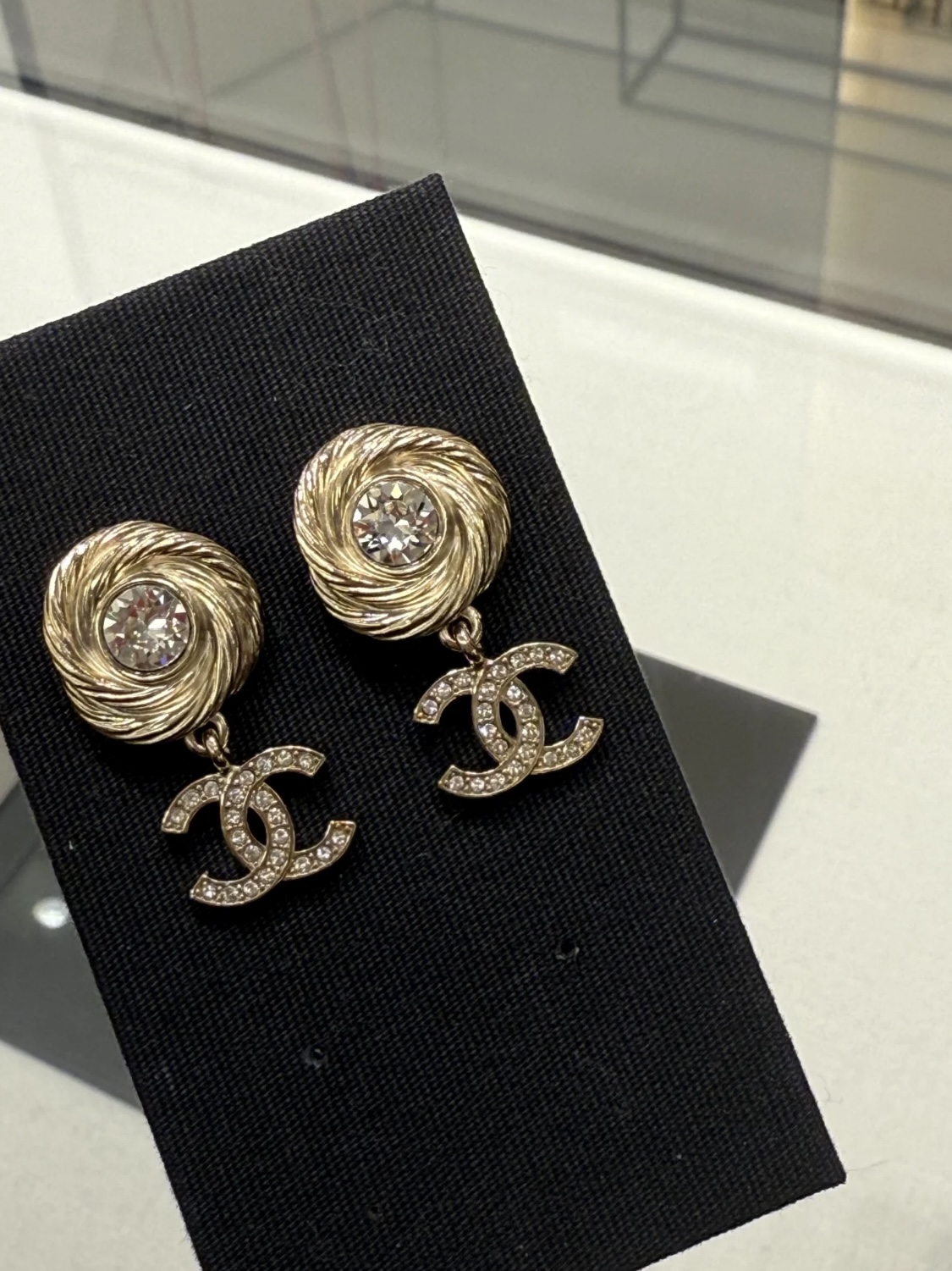 CHANEL Женские серьги из латуни CHANEL Женские серьги из латуни