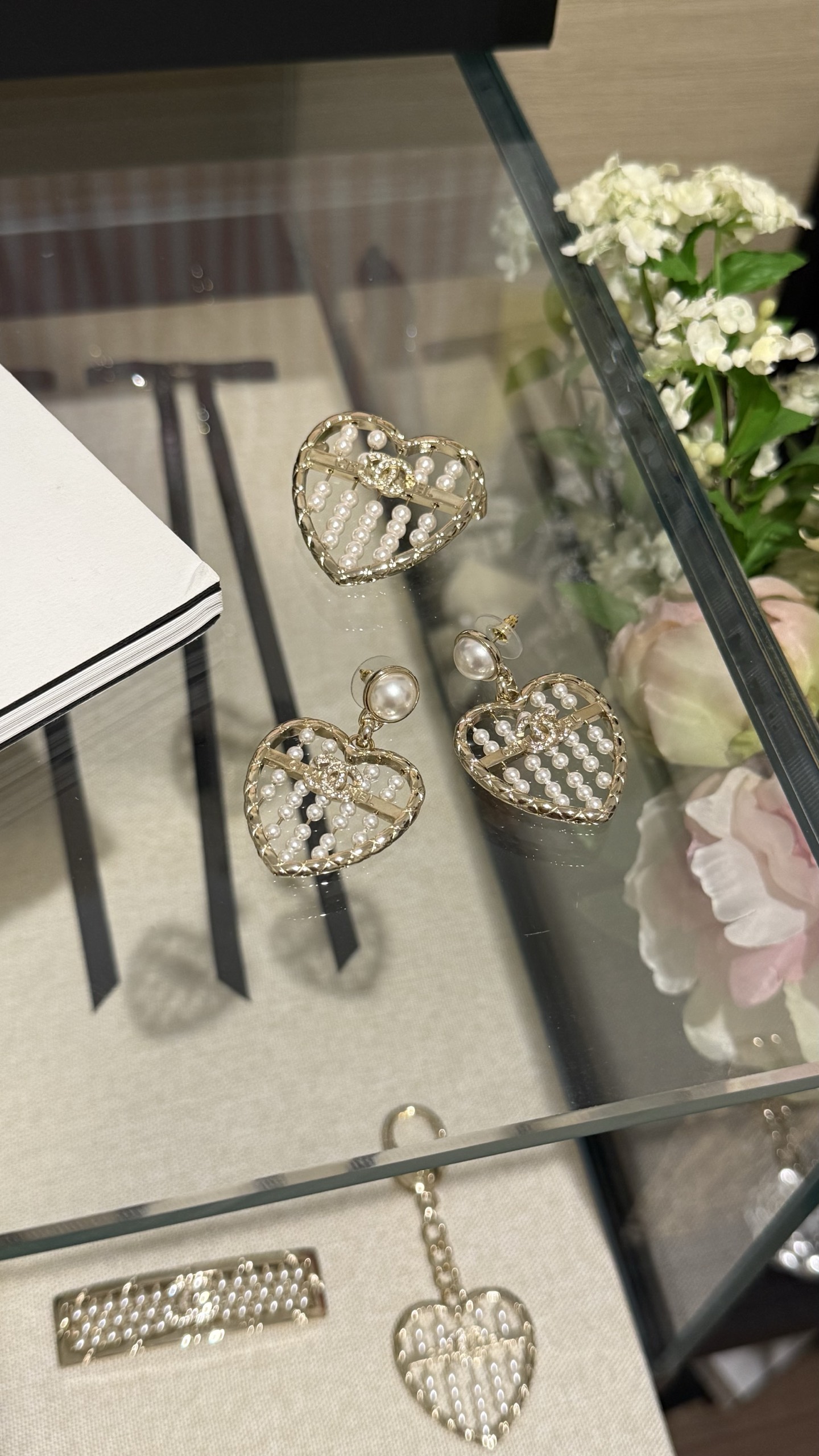 CHANEL Женские серьги в форме сердца 25A CHANEL Женские серьги в форме сердца 25A