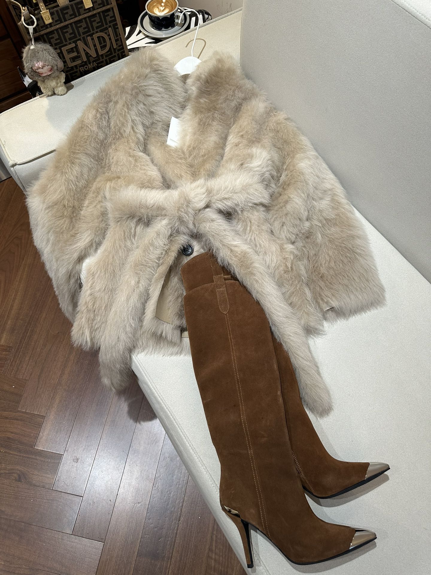 THE ROW Женская шуба из овчины THE ROW Женская шуба из овчины