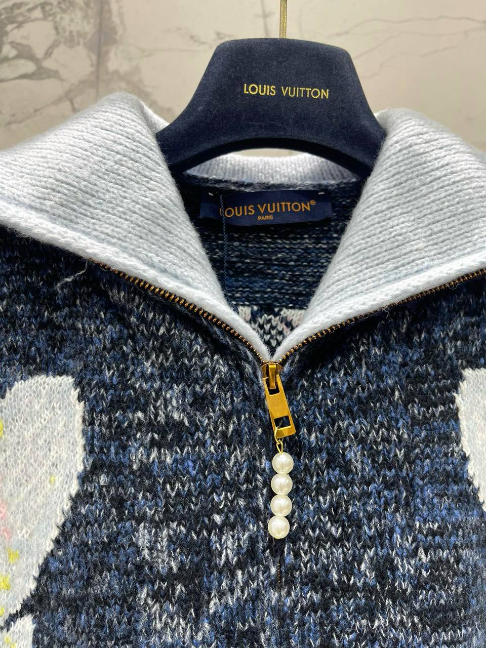 LOUIS VUITTON Женский пуловер LOUIS VUITTON Женский пуловер