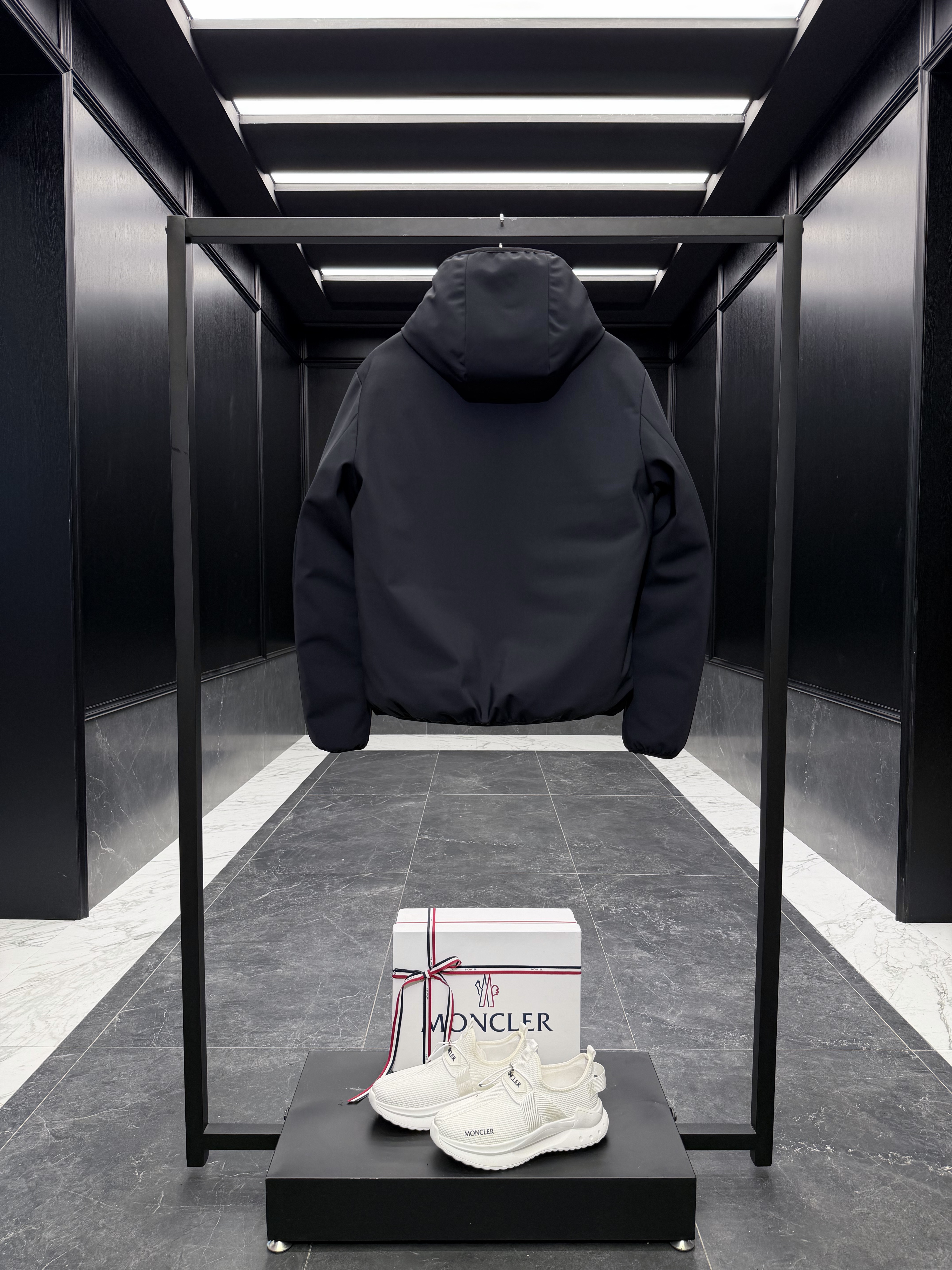 MONCLER Мужской пуховик Batisse MONCLER Мужской пуховик Batisse