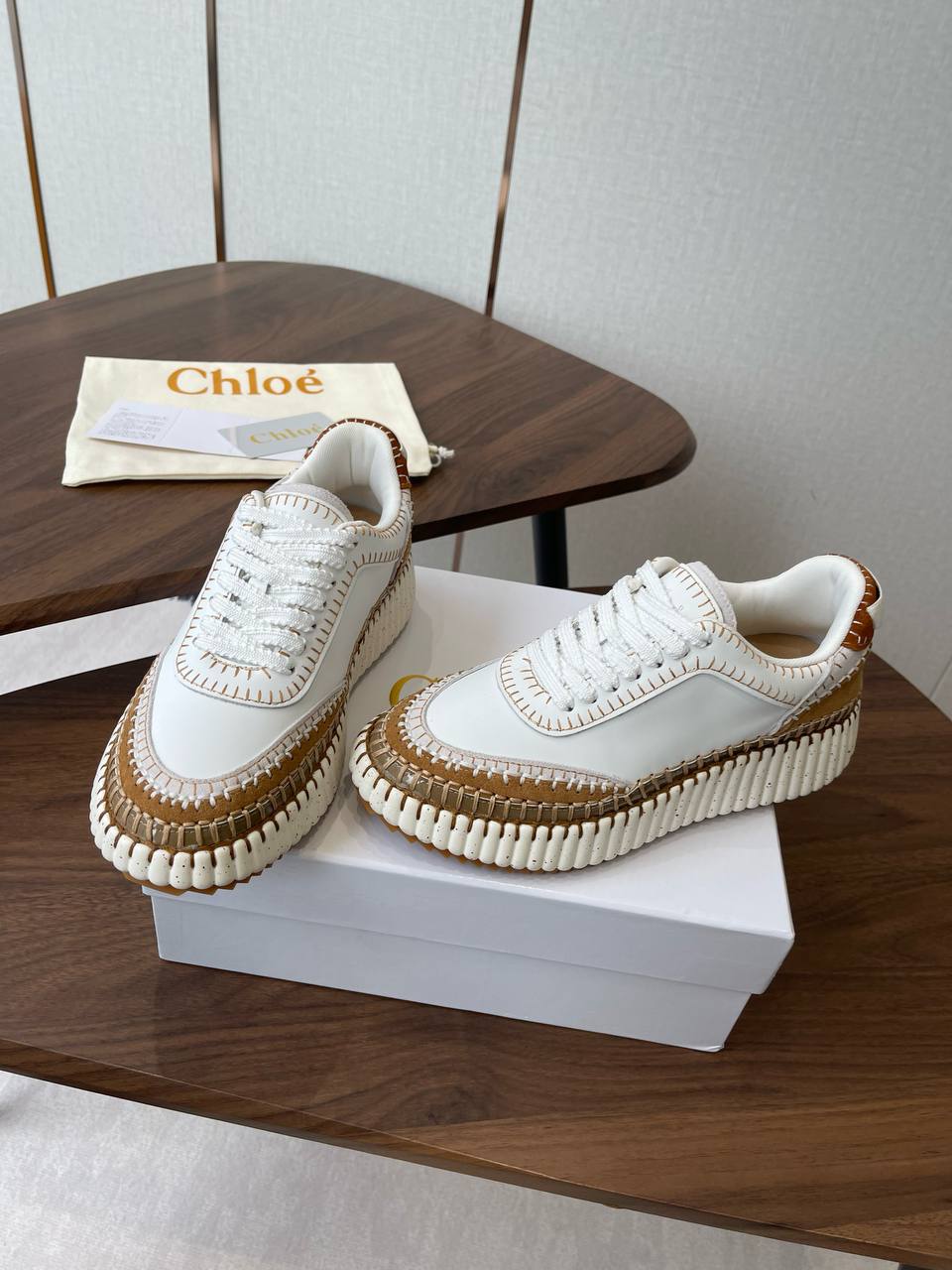 CHLOE Женские кроссовки из коровьей кожи 