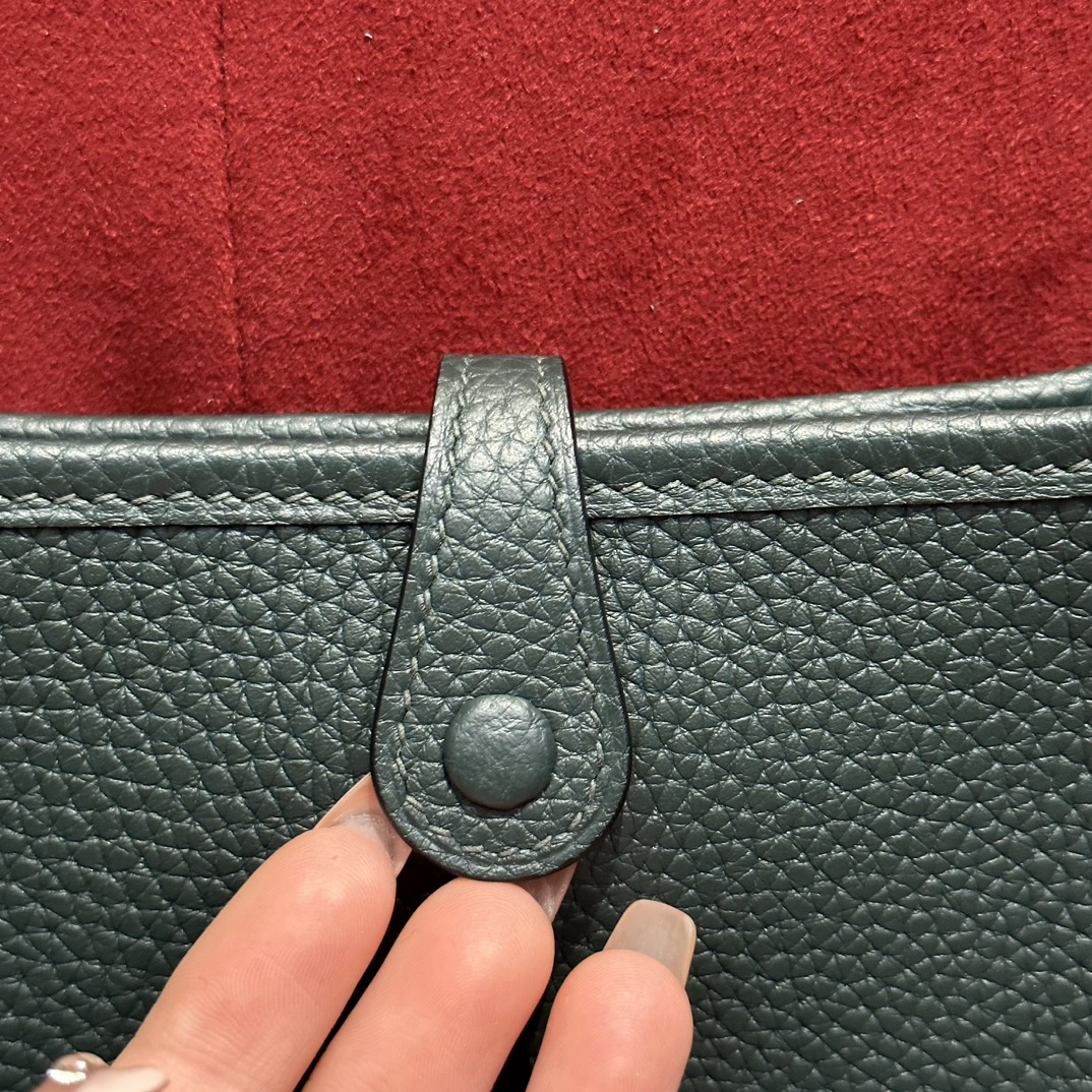 HERMES Женская сумка Evelyne 16 см 6O Clemence HERMES Женская сумка Evelyne 16 см 6O Clemence