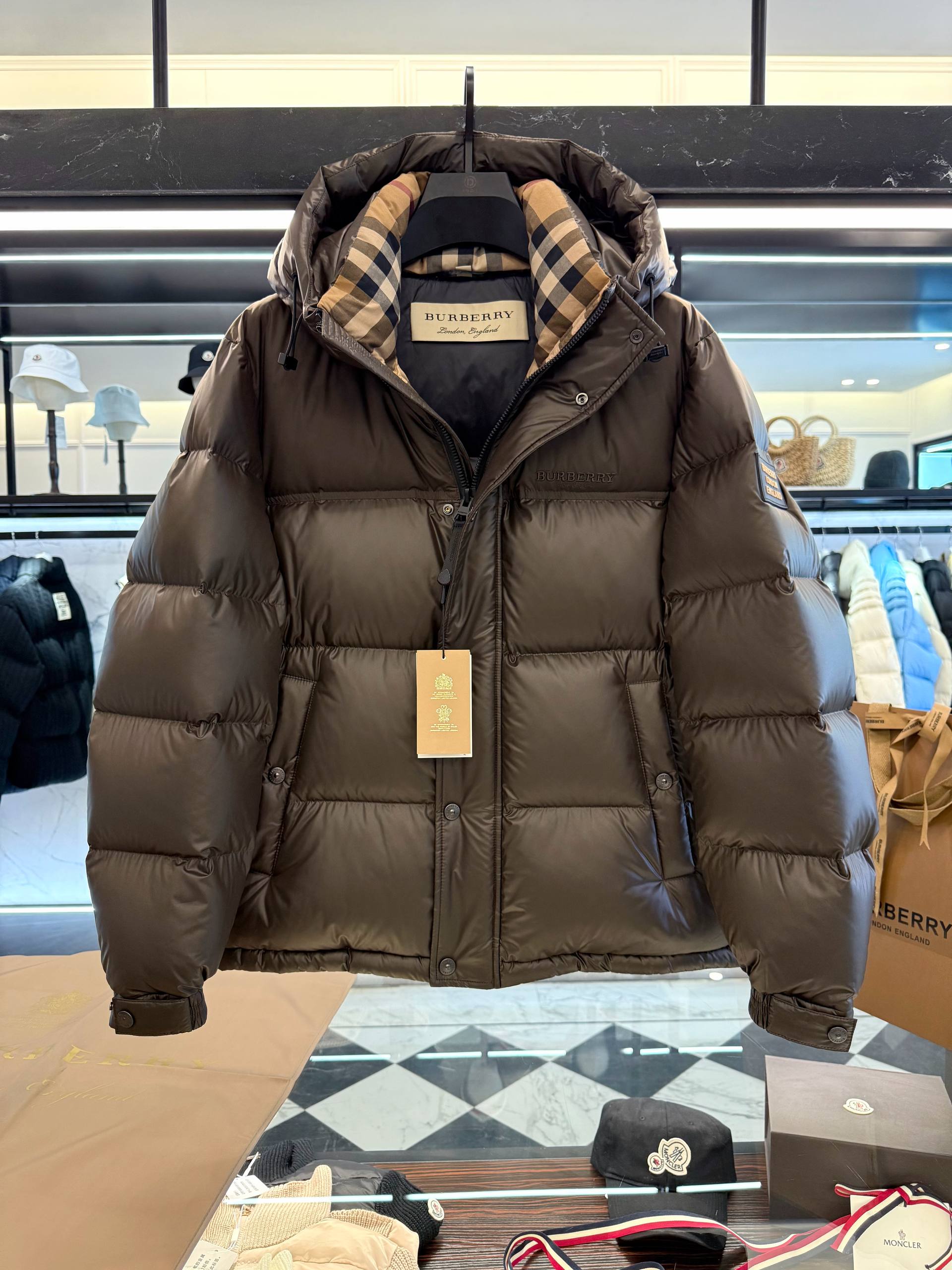 BURBERRY Мужской пуховик черный