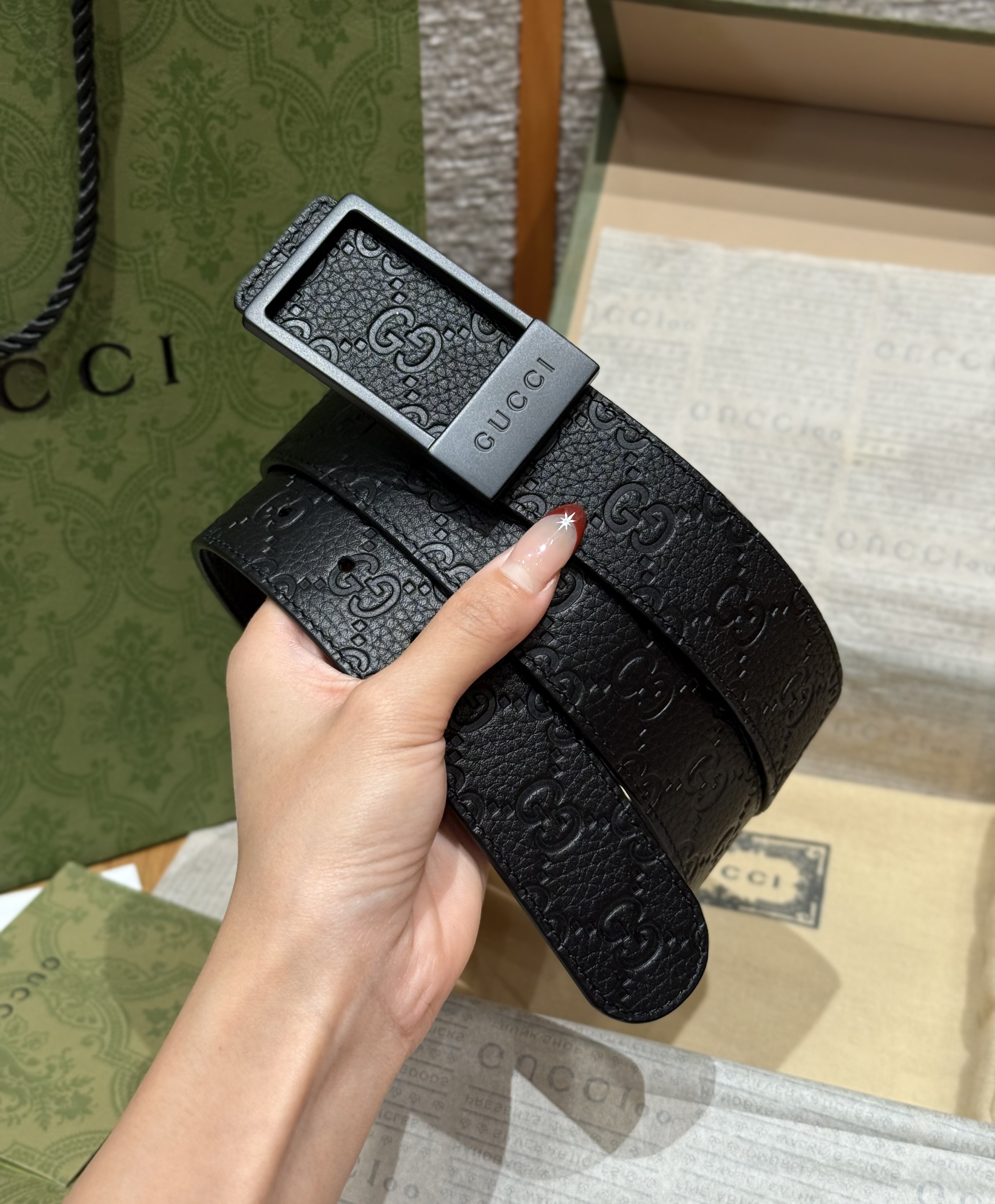 GUCCI Мужской ремень с повторяющимся узором GG