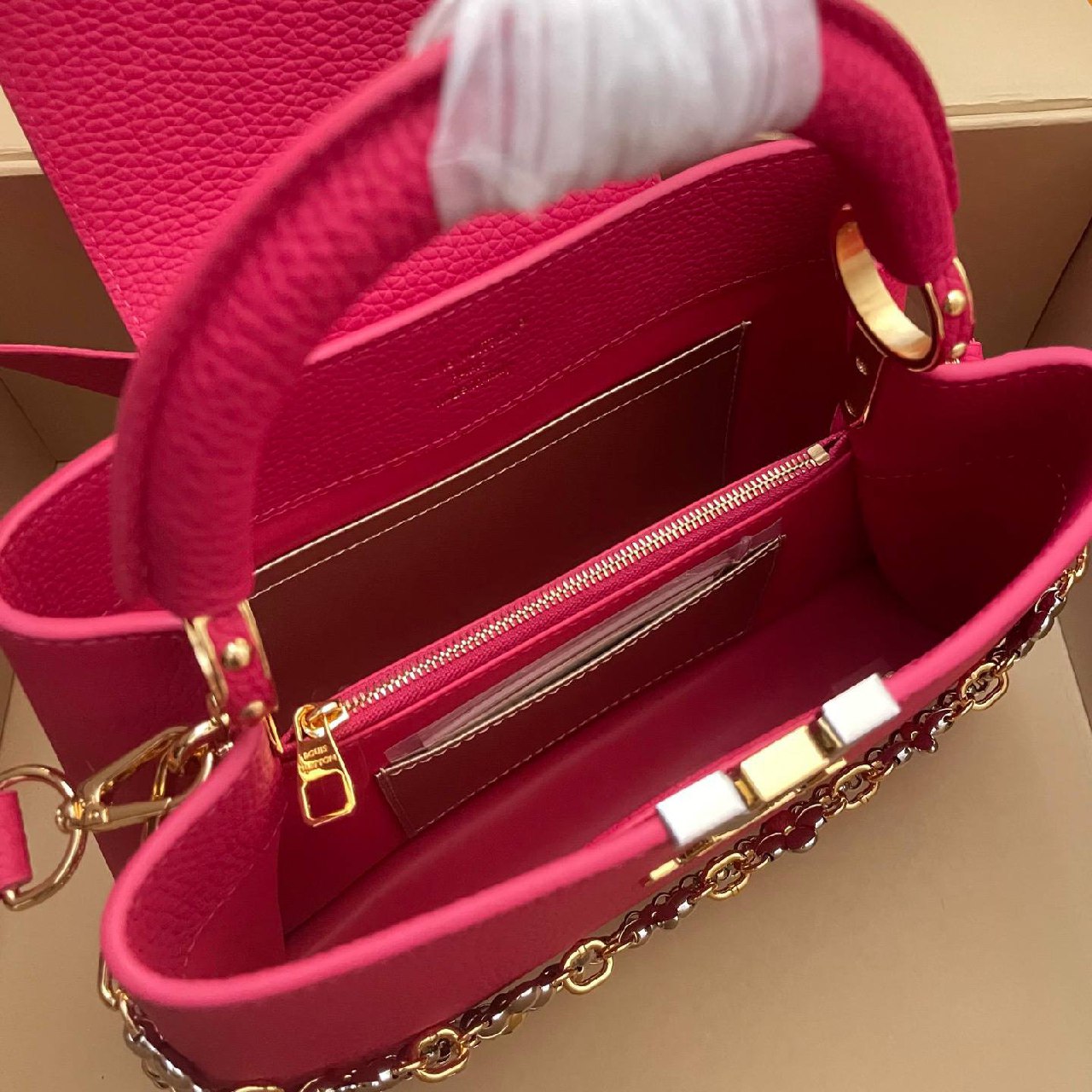 LOUIS VUITTON Женская сумка Capucines