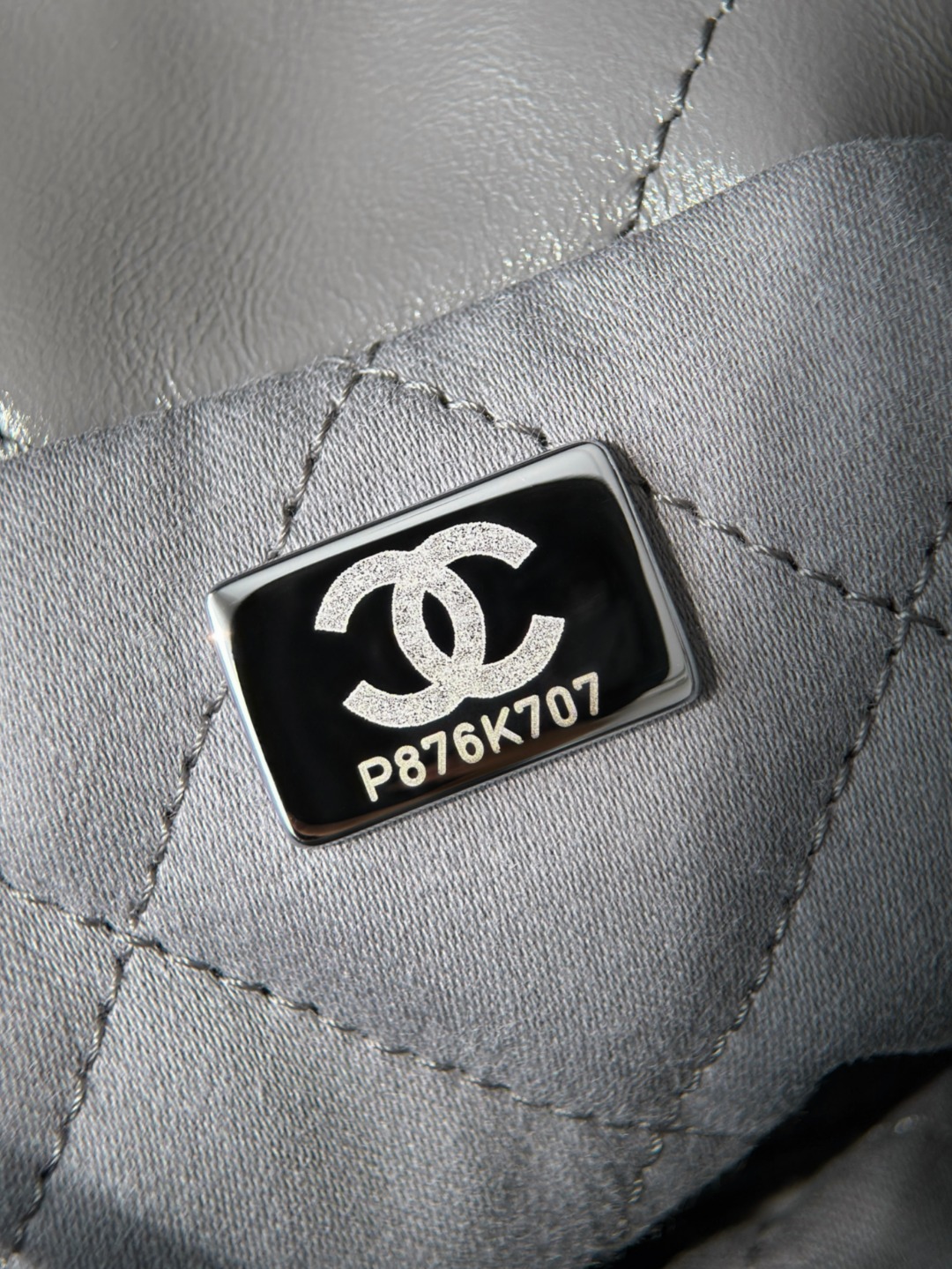 CHANEL Женская сумка 22 Mini