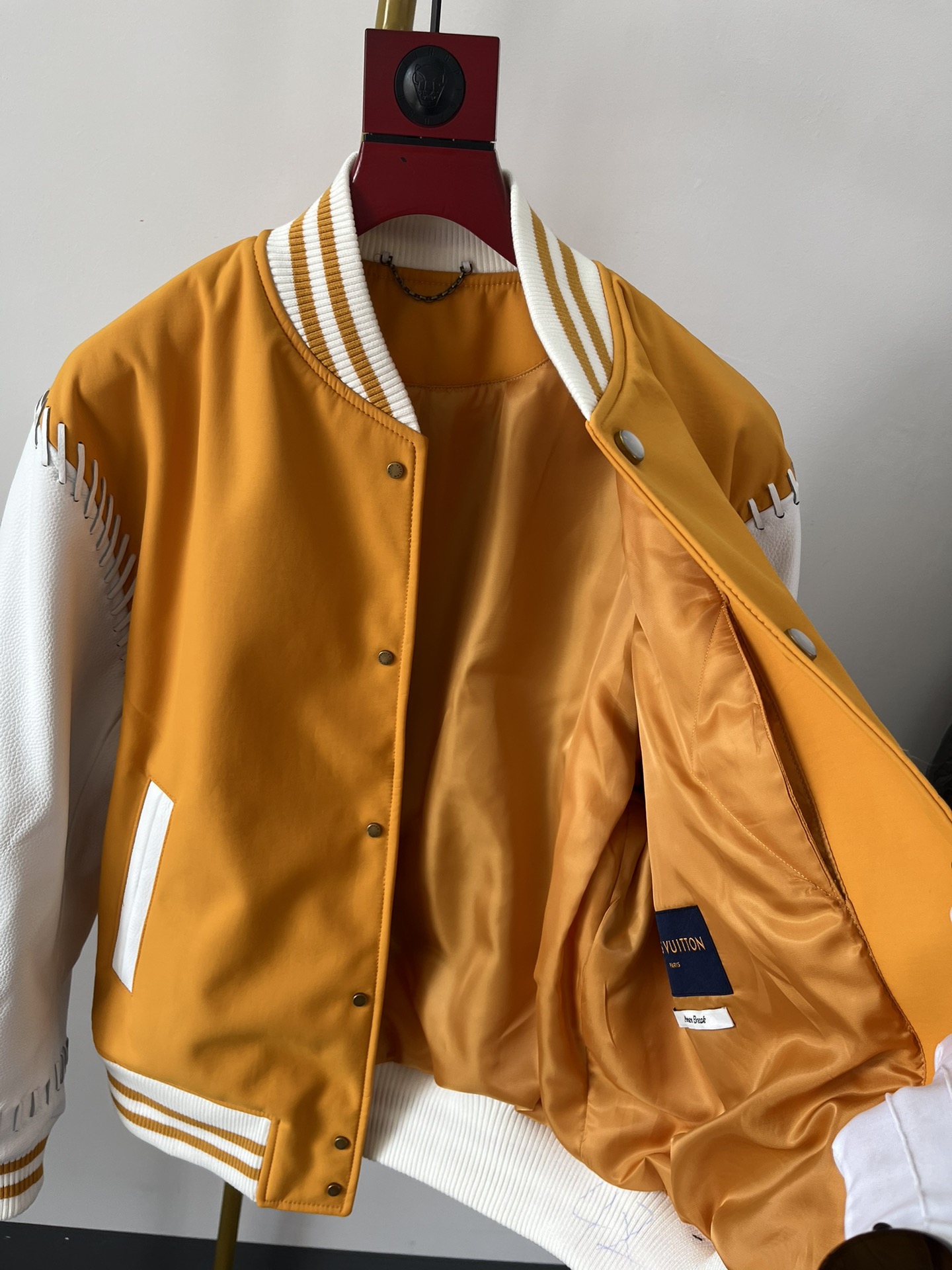 LOUIS VUITTON Мужской кожаный бомбер LOUIS VUITTON Мужской кожаный бомбер