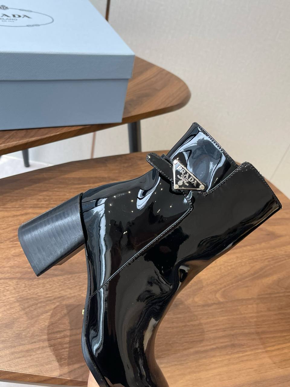 PRADA Женские ботильоны из коровьей кожи  PRADA Женские ботильоны из коровьей кожи