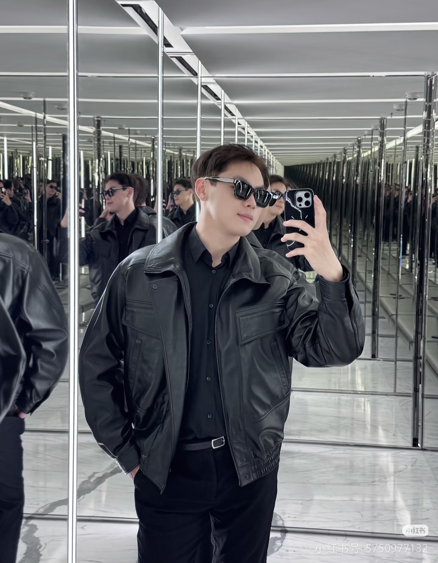 SAINT LAURENT Мужская кожаная куртка SAINT LAURENT Мужская кожаная куртка