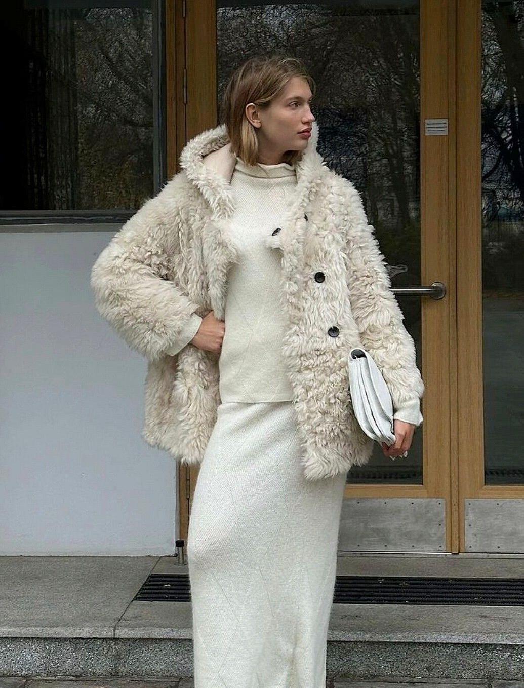 THE ROW Женская шуба из овчины  THE ROW Женская шуба из овчины