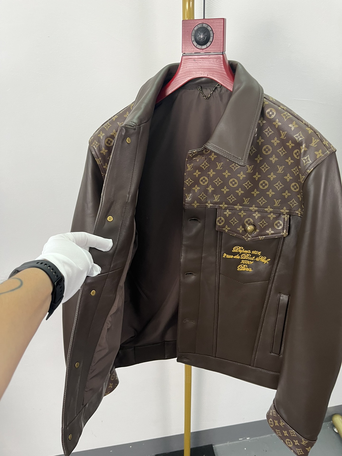 LOUIS VUITTON Мужская кожаная куртка LOUIS VUITTON Мужская кожаная куртка