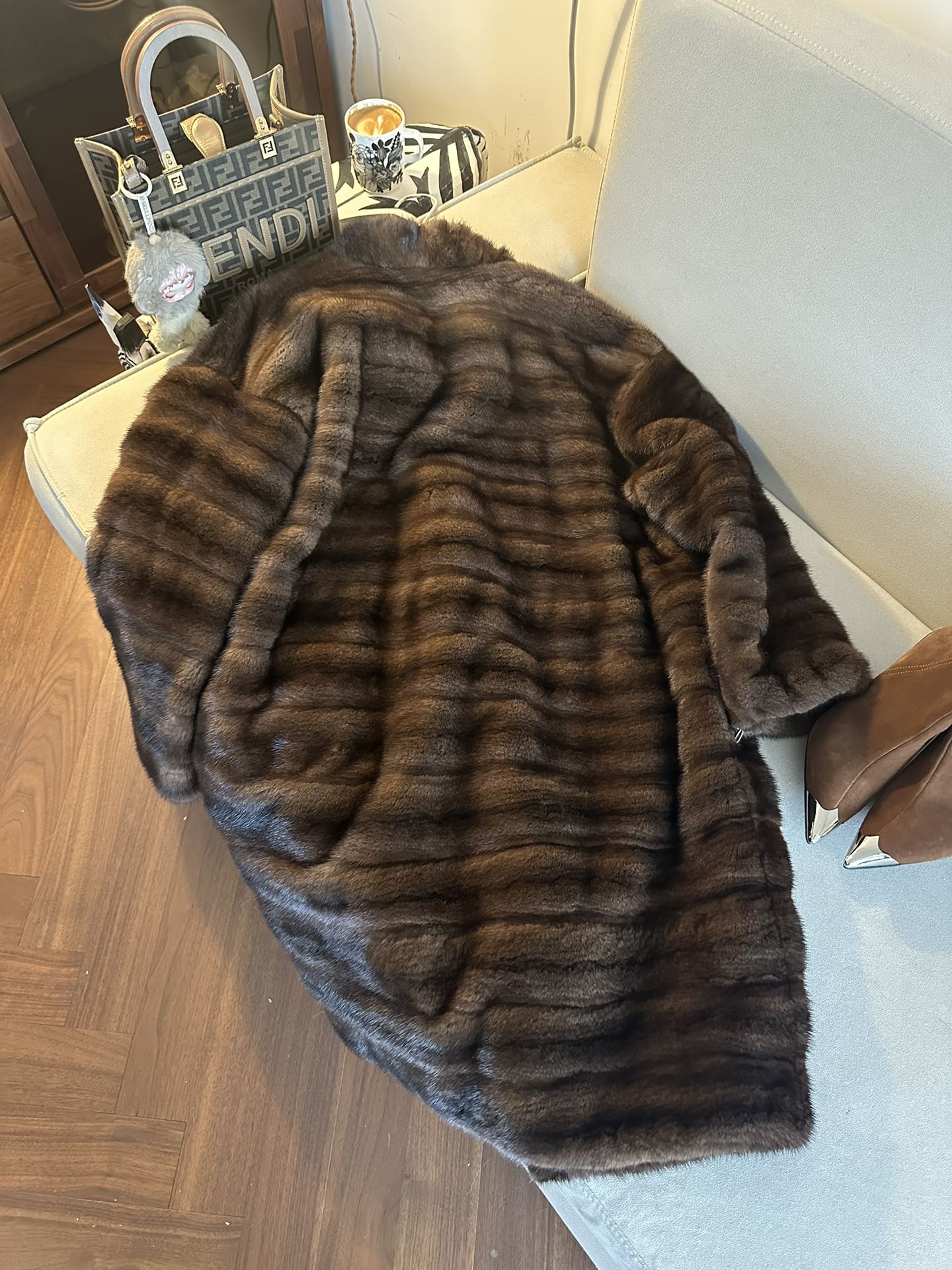 FENDI Женская шуба из норки FENDI Женская шуба из норки