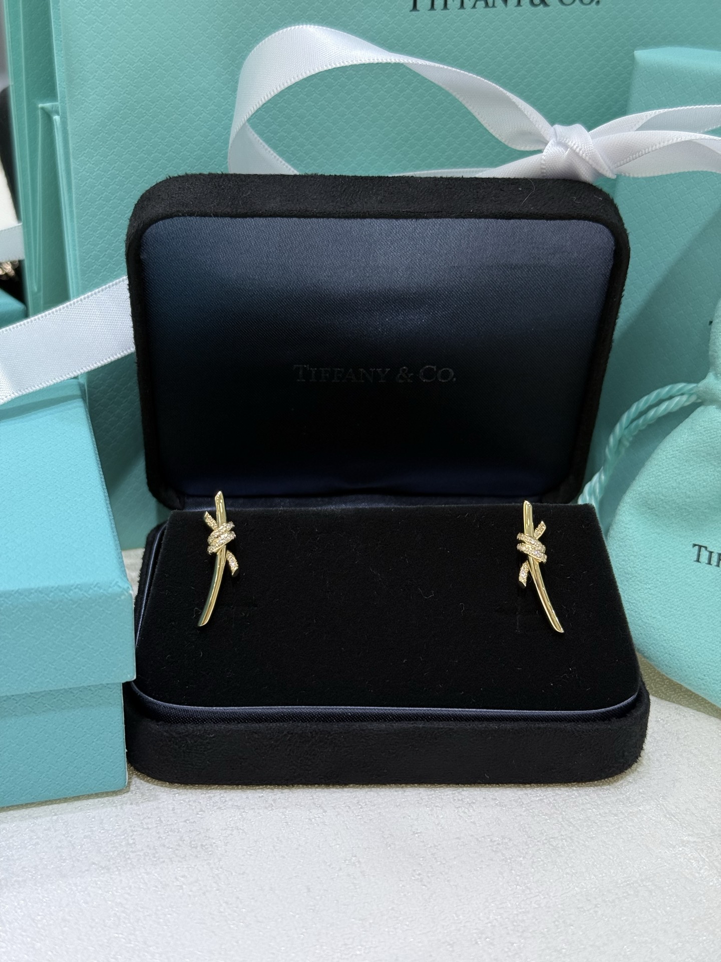 TIFFANY Серьги Knot с бриллиантами из желтого золота 18 карат TIFFANY Серьги Knot с бриллиантами из желтого золота 18 карат