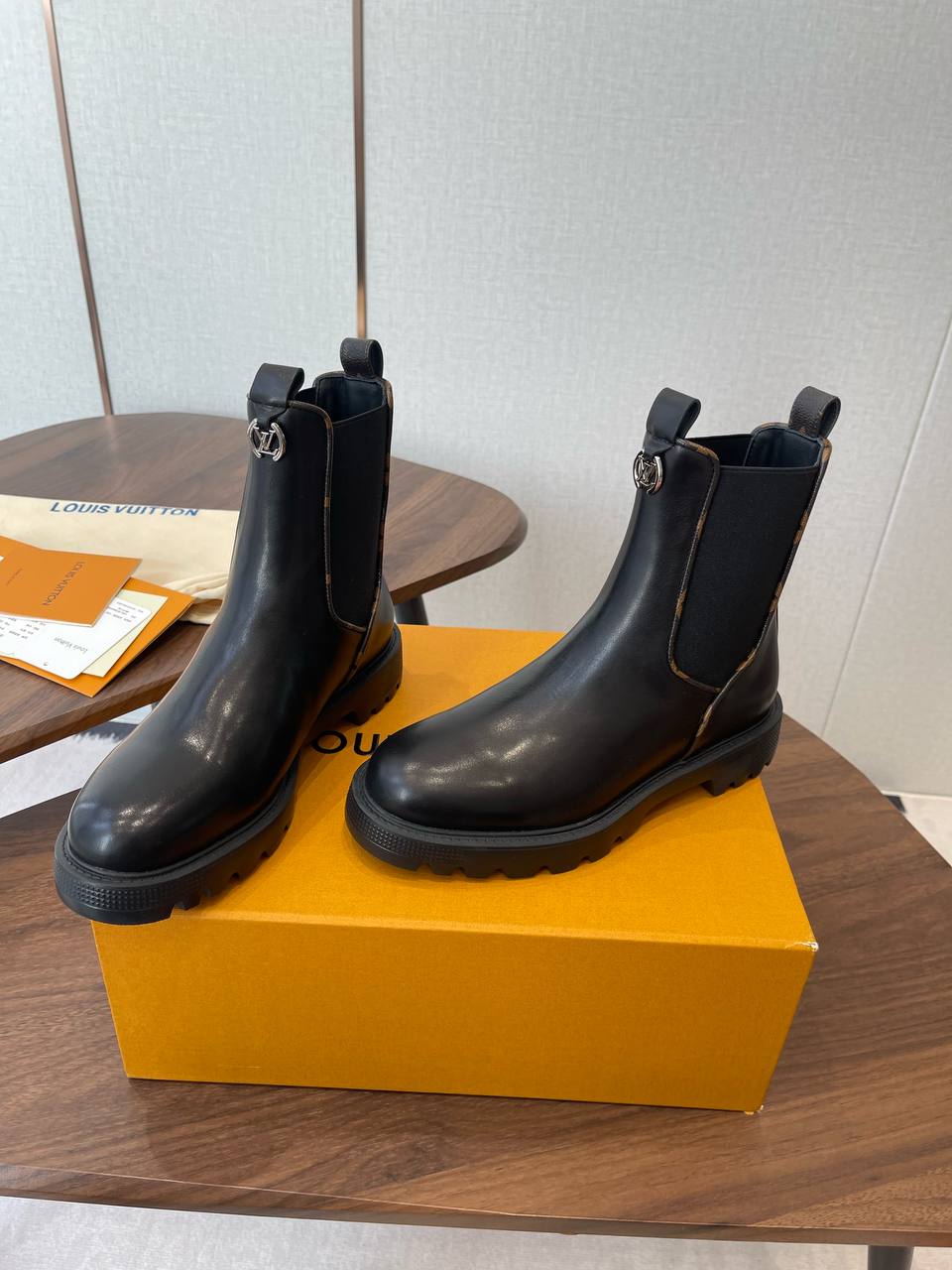 LOUIS VUITTON Женские ботинки LOUIS VUITTON Женские ботинки