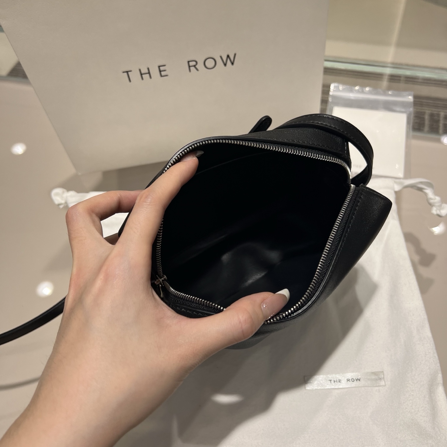 THE ROW Женская сумка Regent crossbody THE ROW Женская сумка Regent crossbody