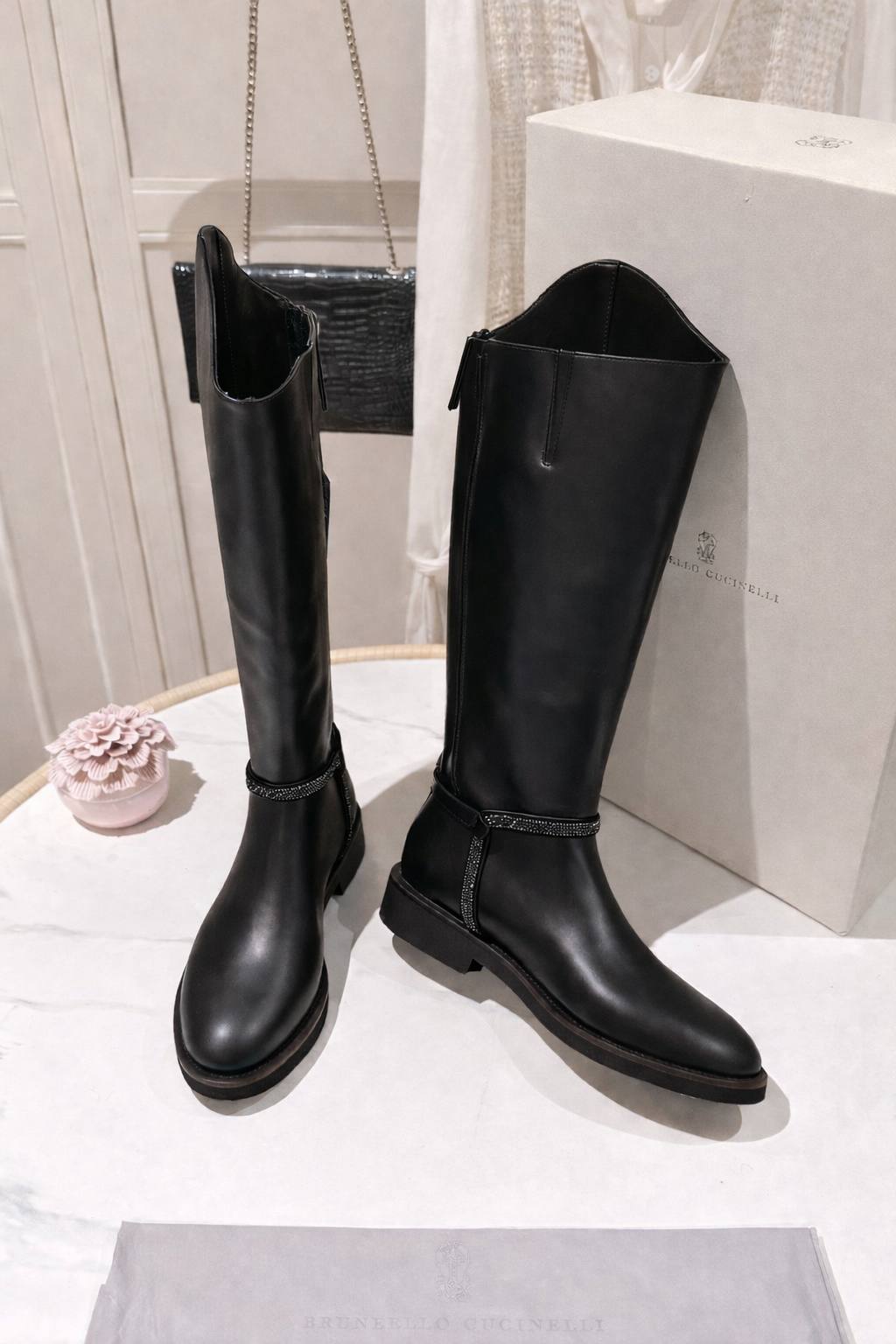 BRUNELLO CUCINELLI Женские сапоги из гладкой чёрной кожи BRUNELLO CUCINELLI Женские сапоги из гладкой чёрной кожи