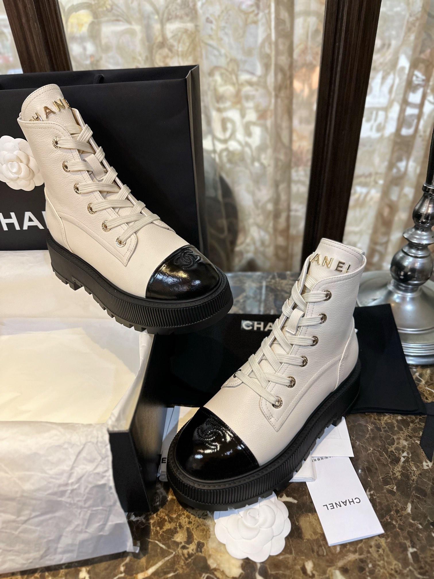 CHANEL Женские ботинки с логотипом CHANEL Женские ботинки с логотипом