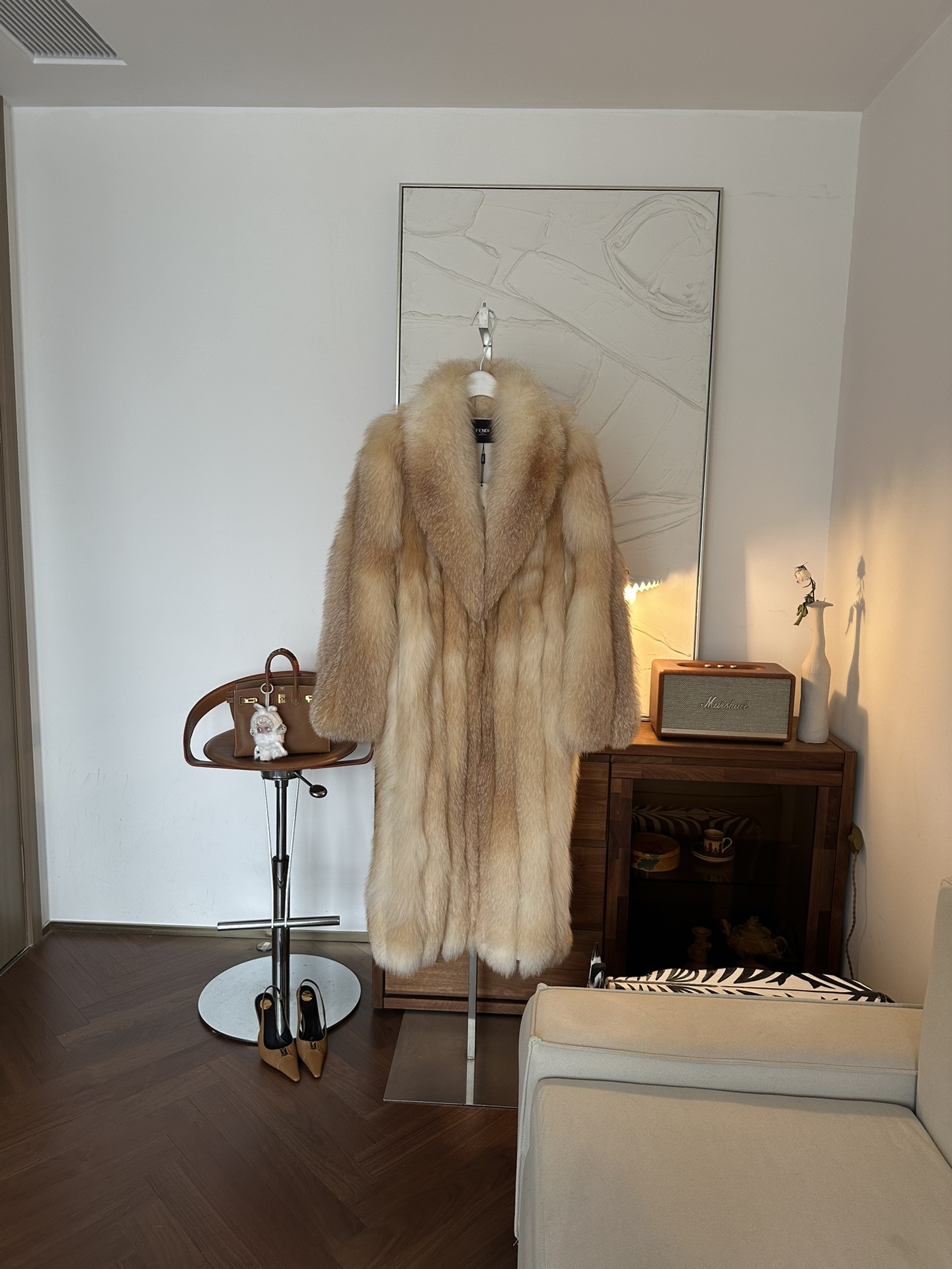 FENDI Женская шуба из меха лисы FENDI Женская шуба из меха лисы