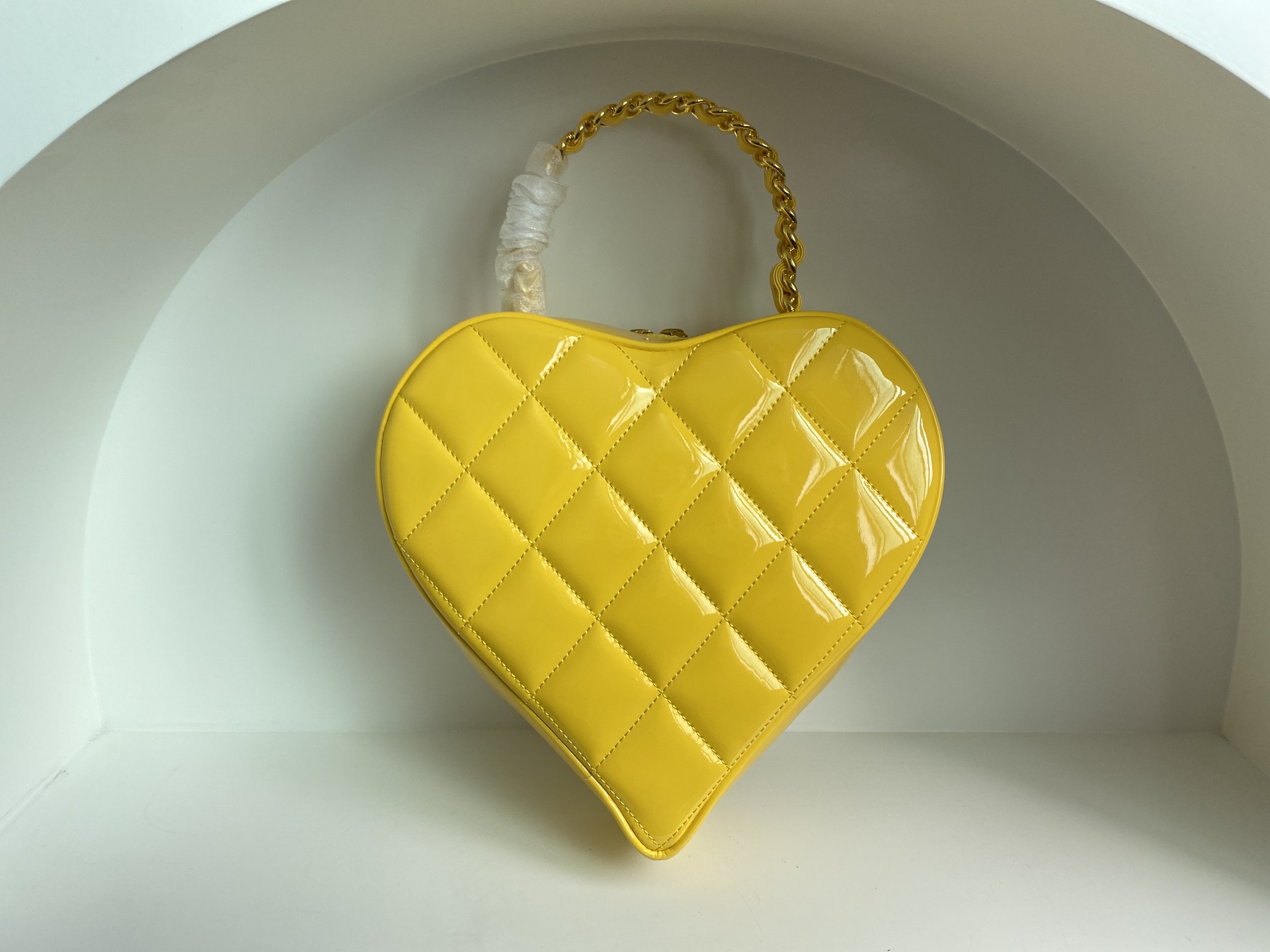 CHANEL Женская винтажная сумка в форме сердца CHANEL Женская винтажная сумка в форме сердца