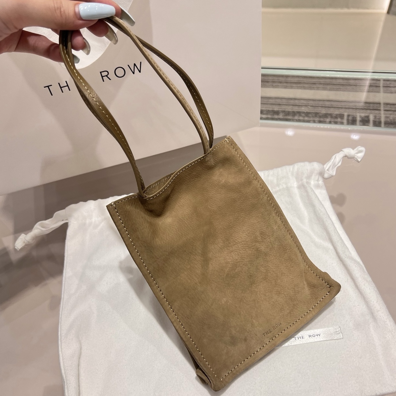 THE ROW Женская сумка to go small  THE ROW Женская сумка to go small