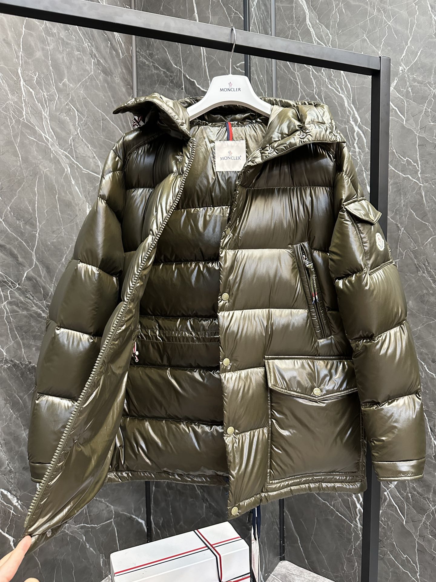 MONCLER Мужской пуховик Chiablese