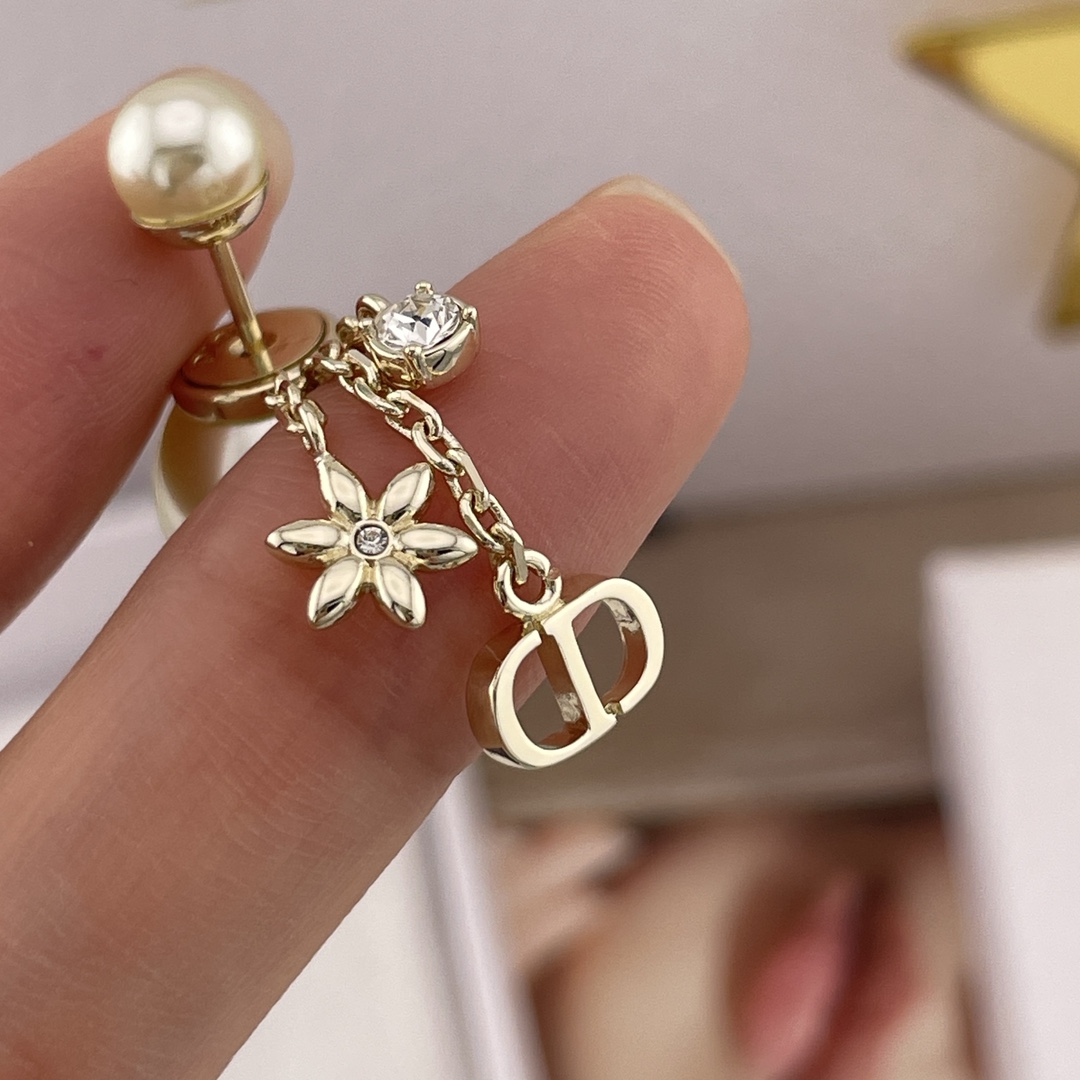 CHRISTIAN DIOR Женские серьги CHRISTIAN DIOR Женские серьги