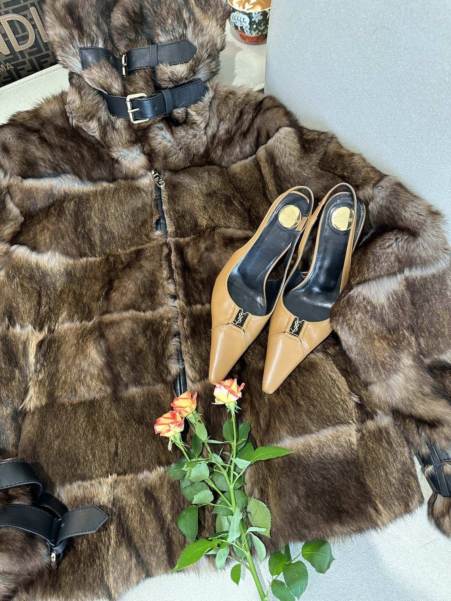 FENDI Женская шуба FENDI Женская шуба