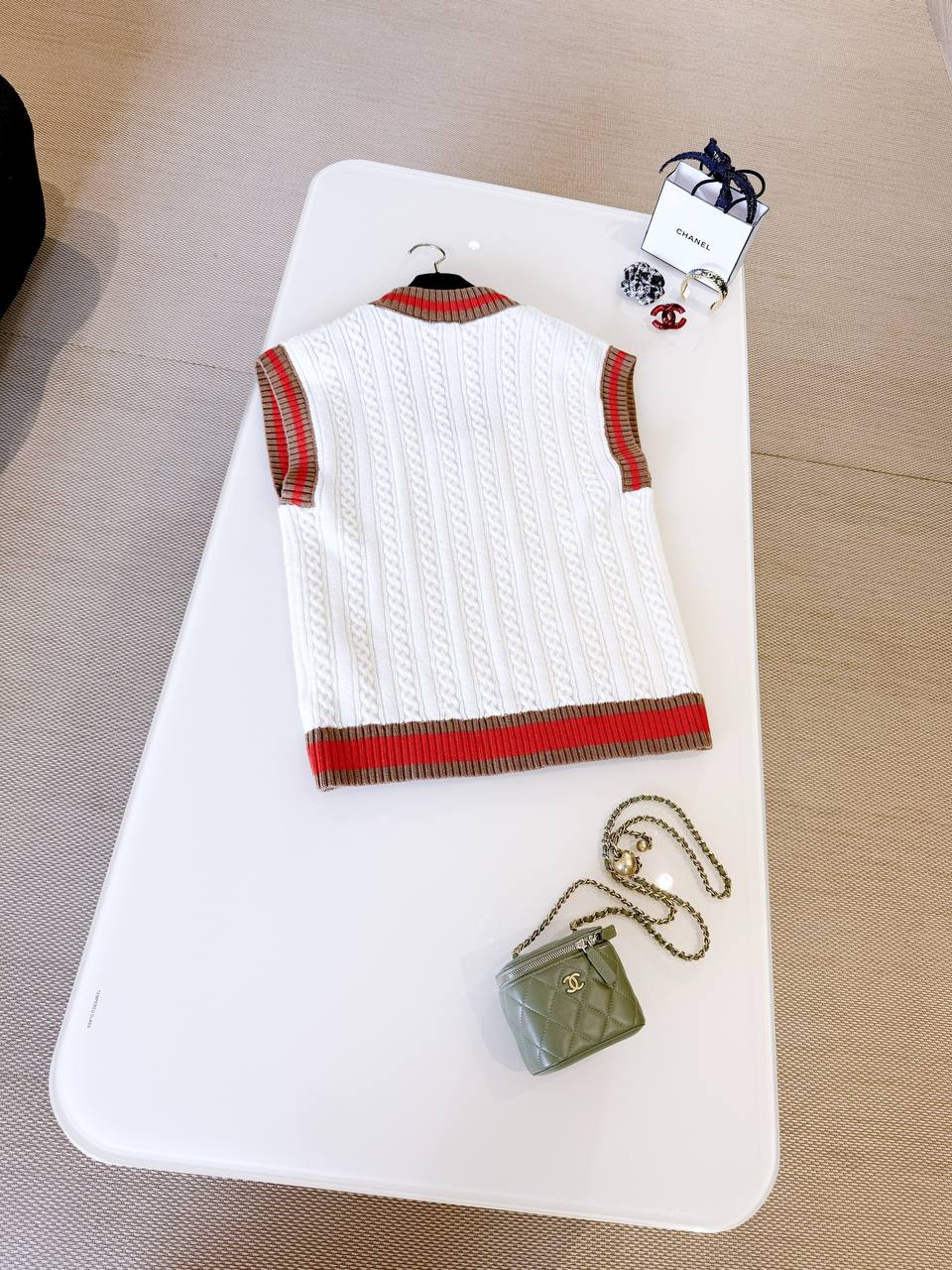 CHANEL Женский жилет из кашемира CHANEL Женский жилет из кашемира