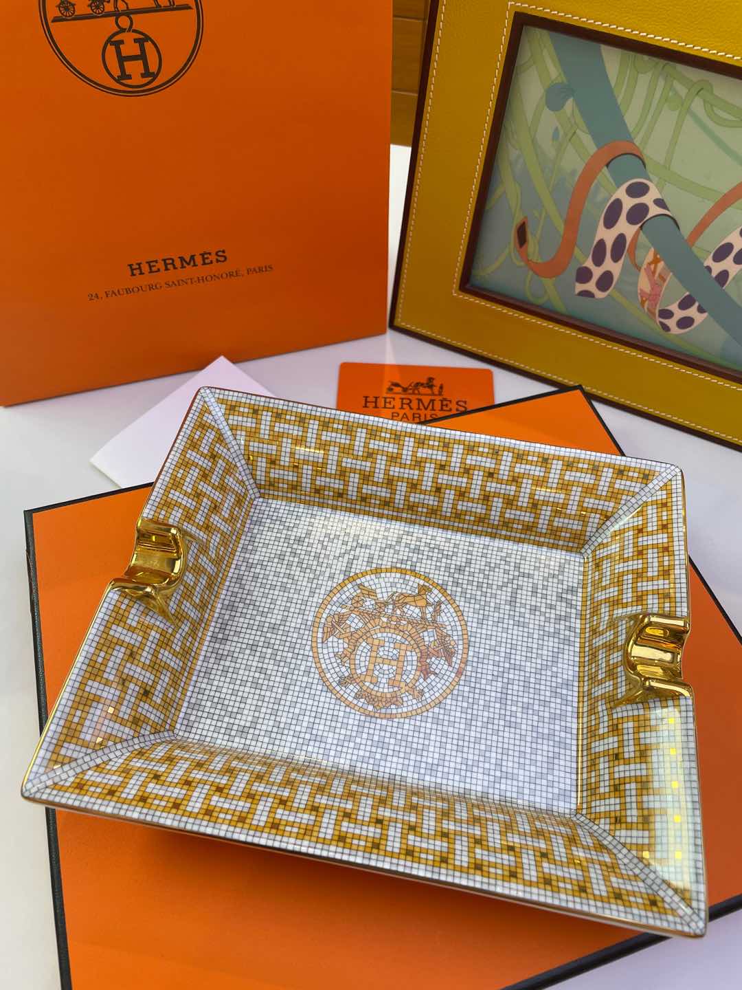 HERMES Пепельница Mosaique au 24 в серо‑золотой гамме HERMES Пепельница Mosaique au 24 в серо‑золотой гамме